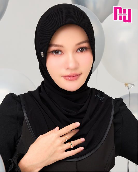 NUH CLASSIC (BLACK) - Classic ready-made hijab in black.