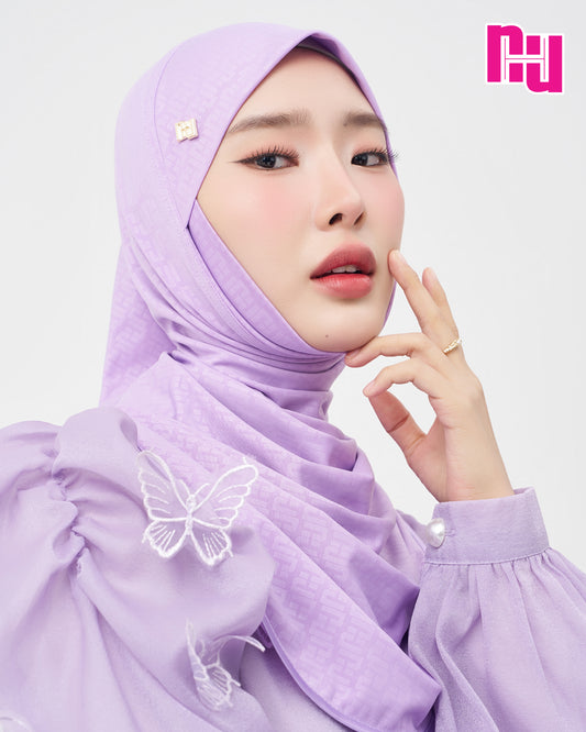 NUH MONOGRAM ผ้าคลุมสวมสำเร็จ – ทรงตาลากง