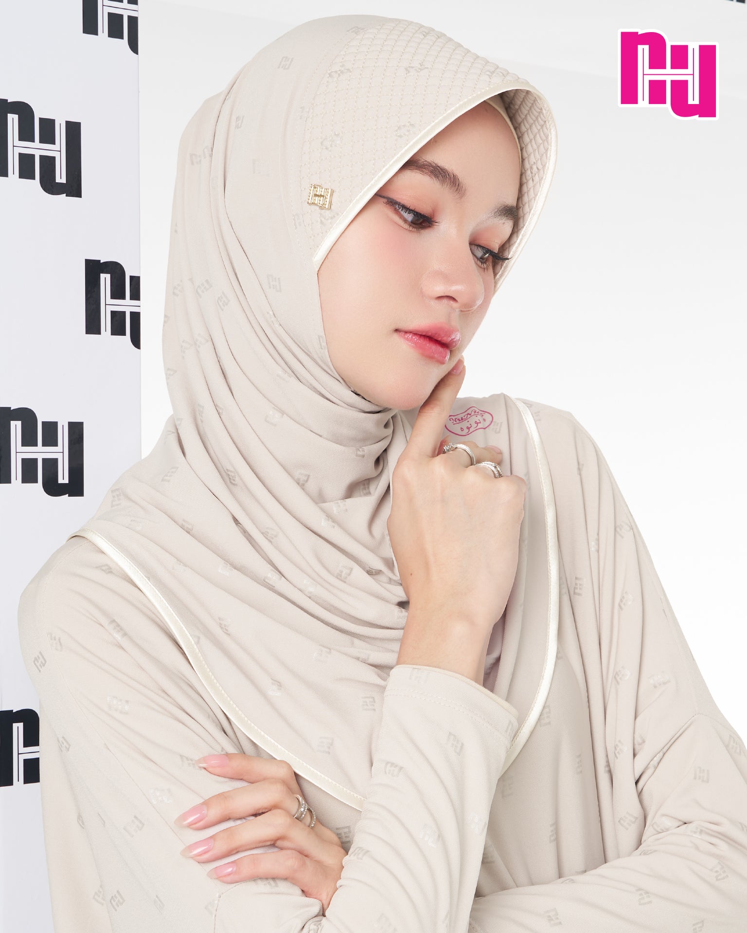 NUH BLACK Ready-to-wear hijab – Grid foam design