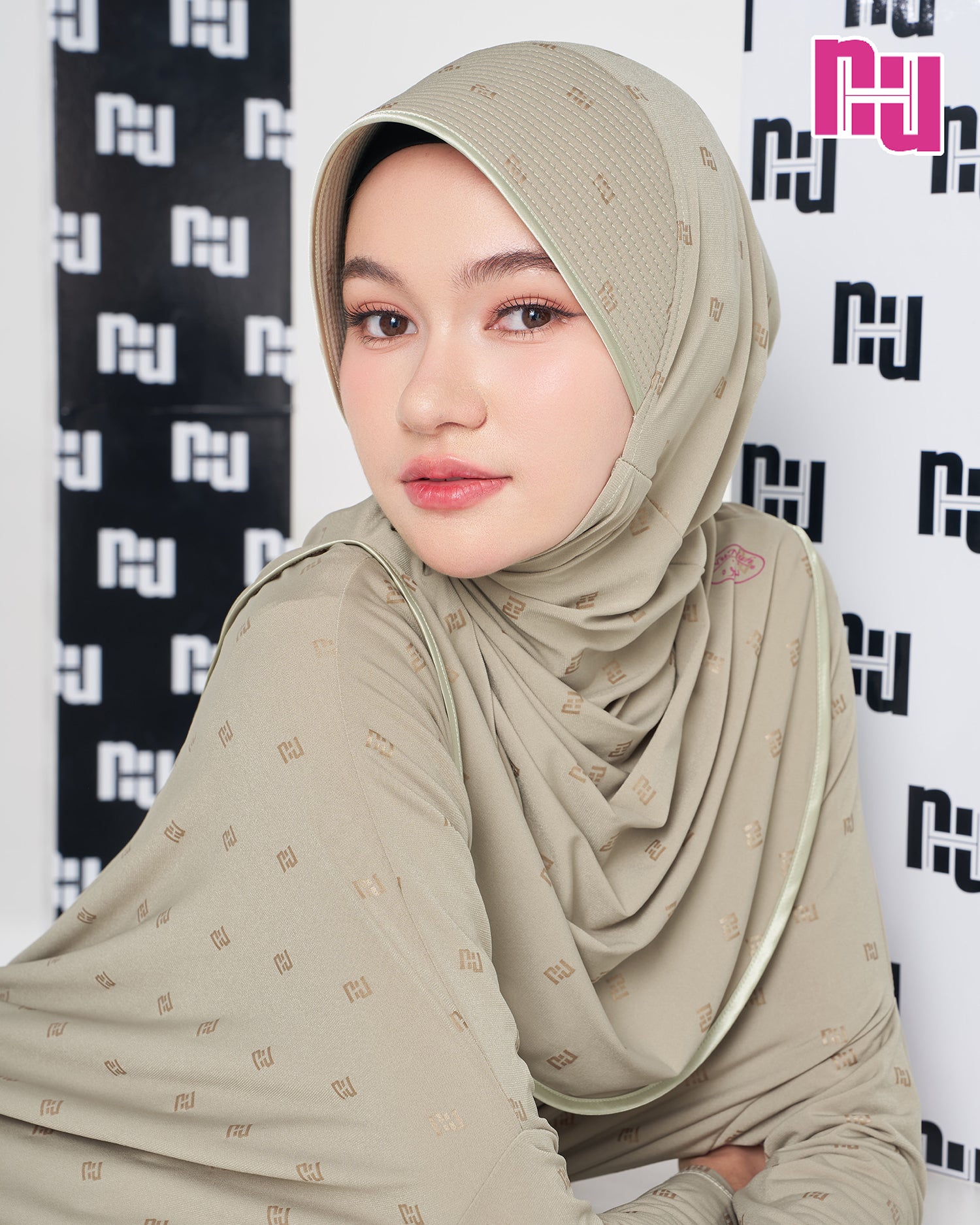 NUH BLACK Ready-to-wear hijab – Straight foam padding