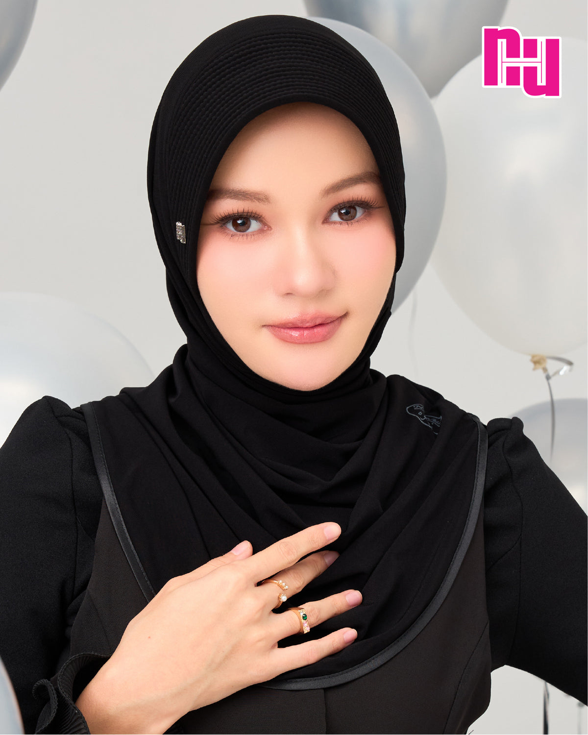 NUH CLASSIC (BLACK) - Classic ready-made hijab in black.