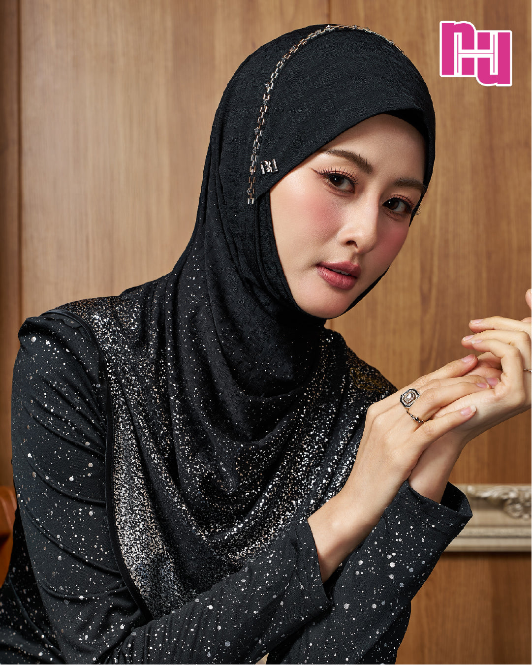 ผ้าคลุมสวมสำเร็จประดับมุกคริสตัล NUH GLAM - ทรงตาลากง (TLK)