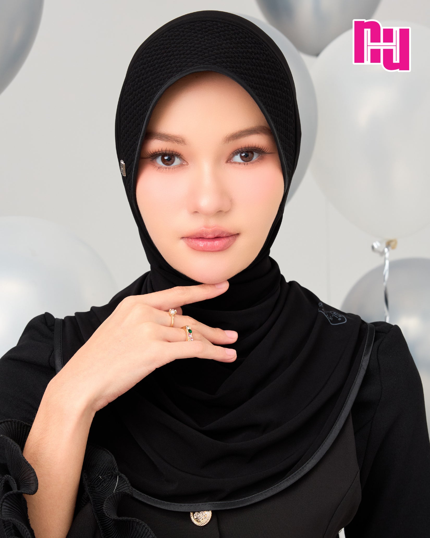 NUH CLASSIC (BLACK) - Classic ready-made hijab in black.