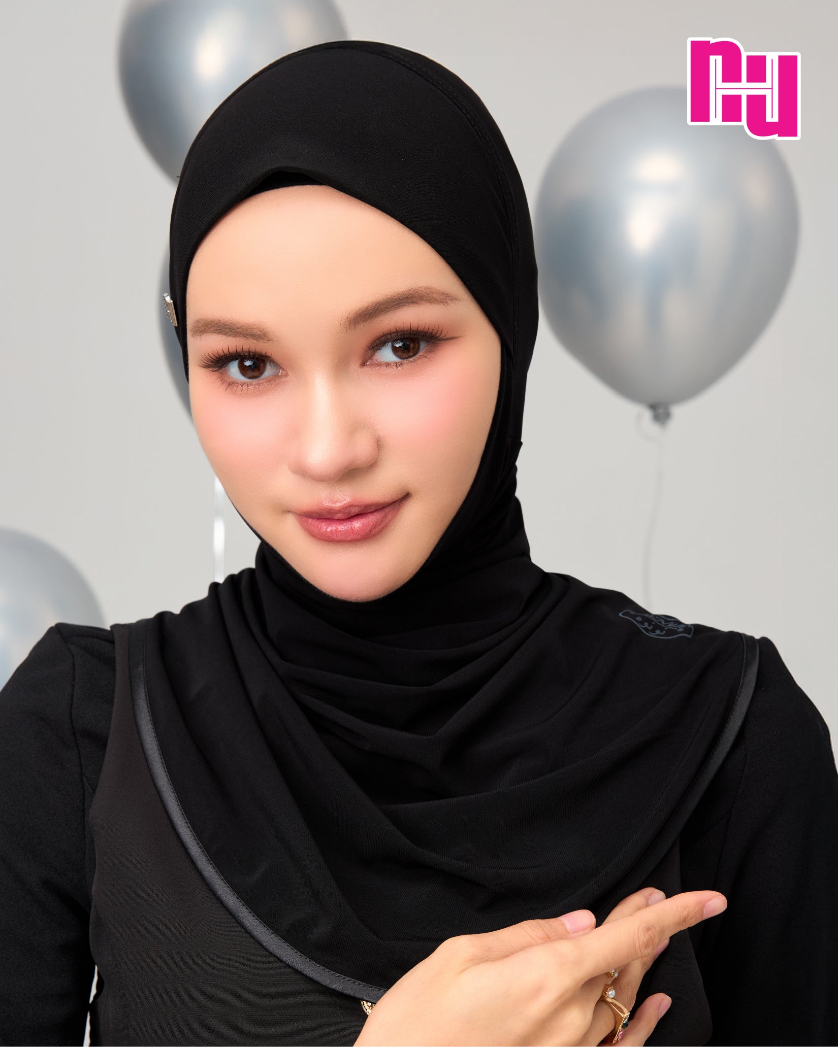 NUH CLASSIC (BLACK) - Classic ready-made hijab in black.