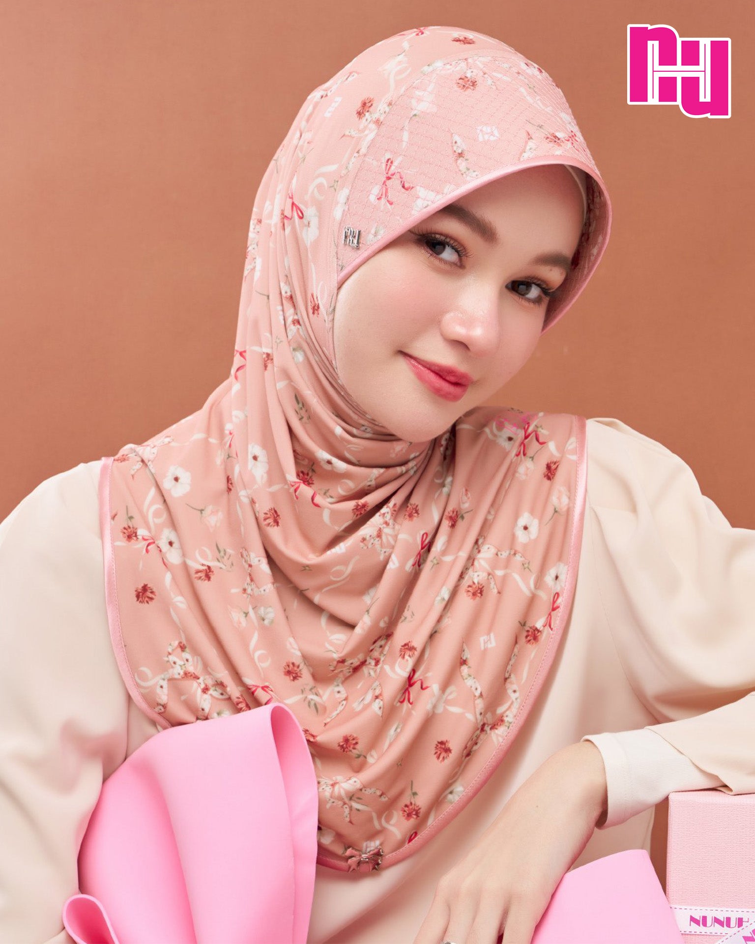 NUH GIFT Ready-to-wear hijab – Stiff, stretchy grid pattern