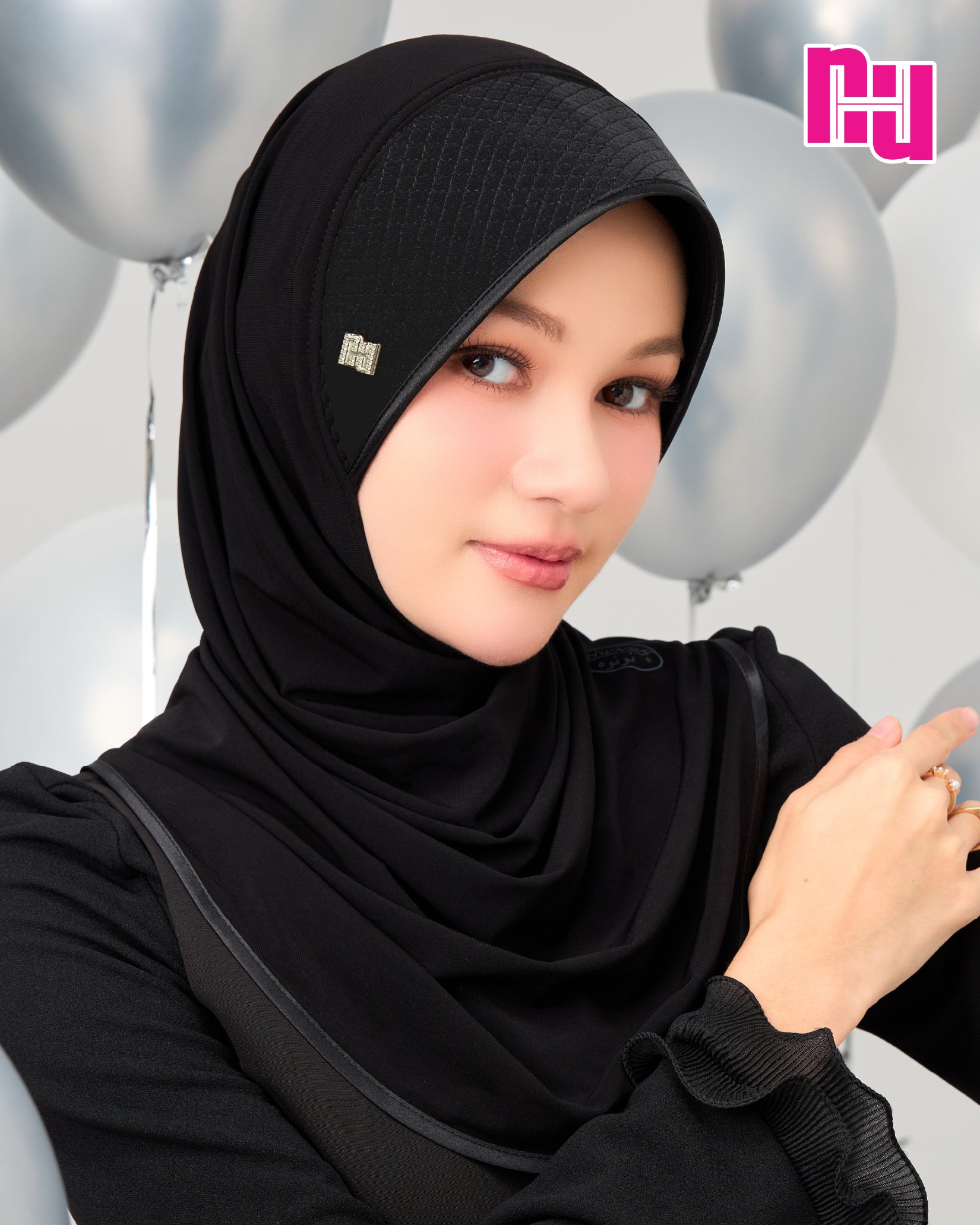 NUH CLASSIC (BLACK) - Classic ready-made hijab in black.