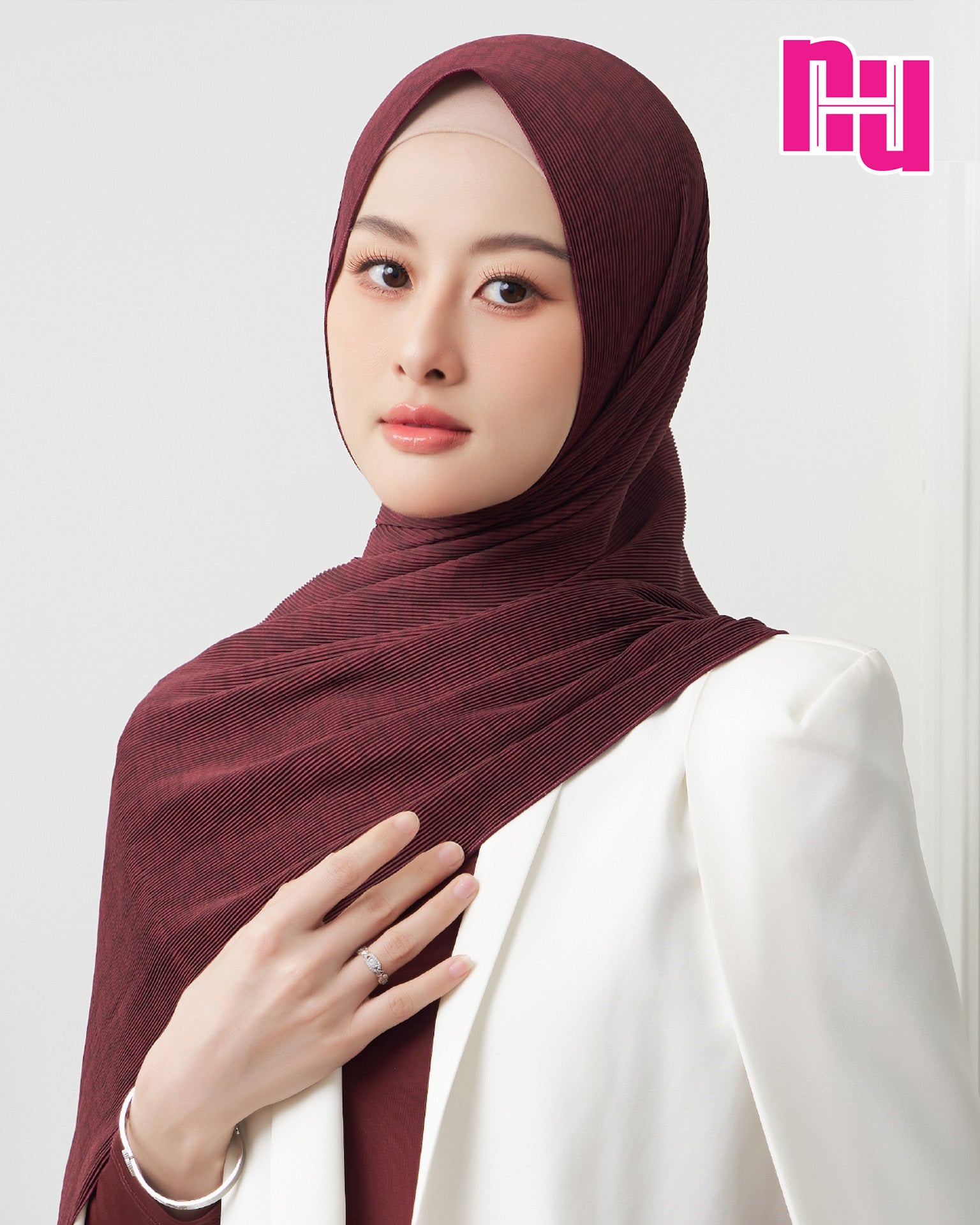 NUH MONOGRAM PLEATED Long Hijab Scarf for Women Muslim - ผ้าพันอัดพลีทแบบยาว