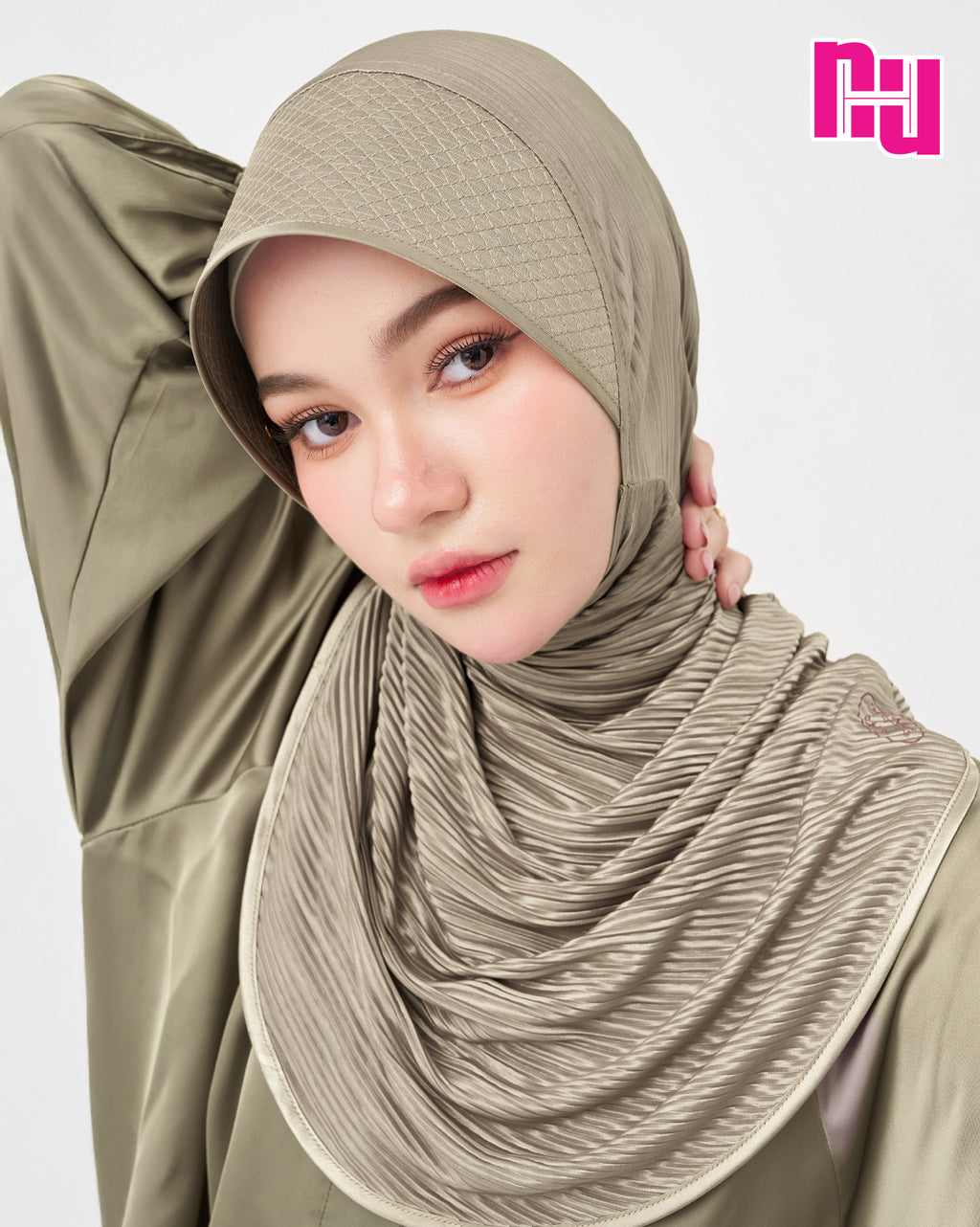 NUH PLEATED ผ้าคลุมสวมสำเร็จ – ทรงทรงหัวแข็งยืด