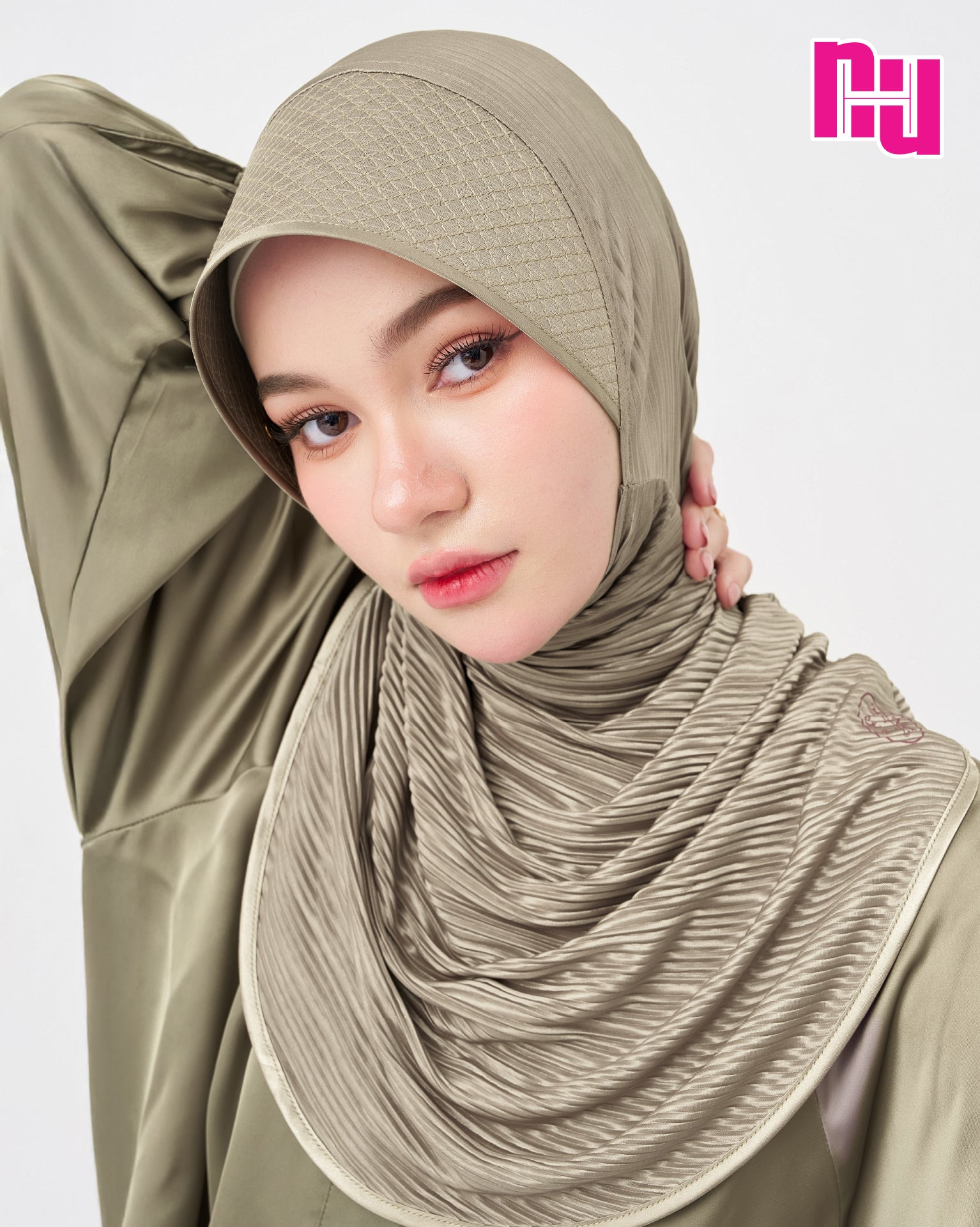 NUH PLEATED ผ้าคลุมสวมสำเร็จ – ทรงทรงหัวแข็งยืด