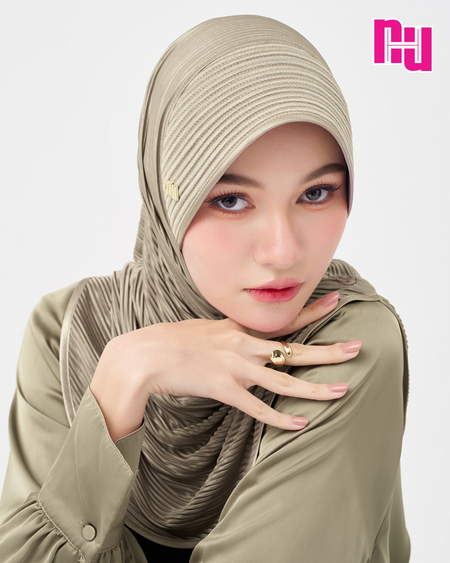 NUH PLEATED ผ้าคลุมสวมสำเร็จ – ทรงฟองน้ำตรง