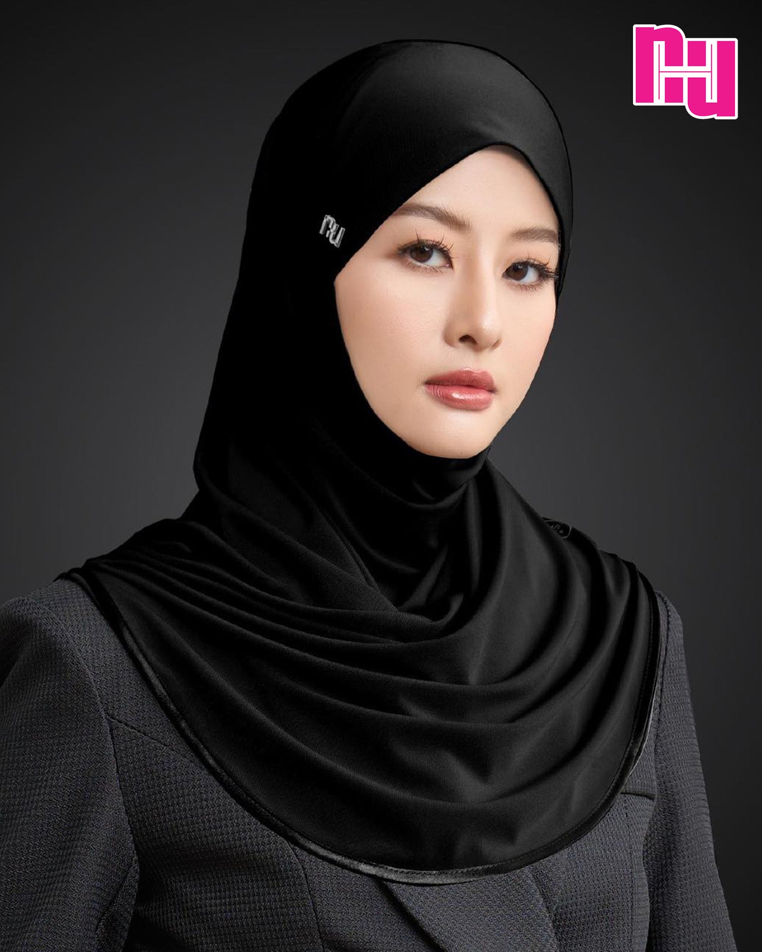 NUH CLASSIC (BLACK) - Classic ready-made hijab in black.