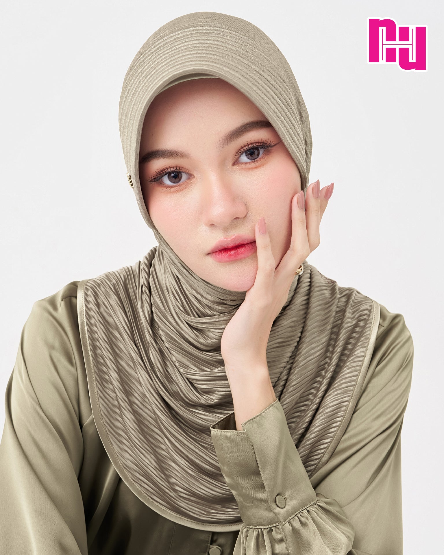 NUH PLEATED ผ้าคลุมสวมสำเร็จ – ทรงฟองน้ำ