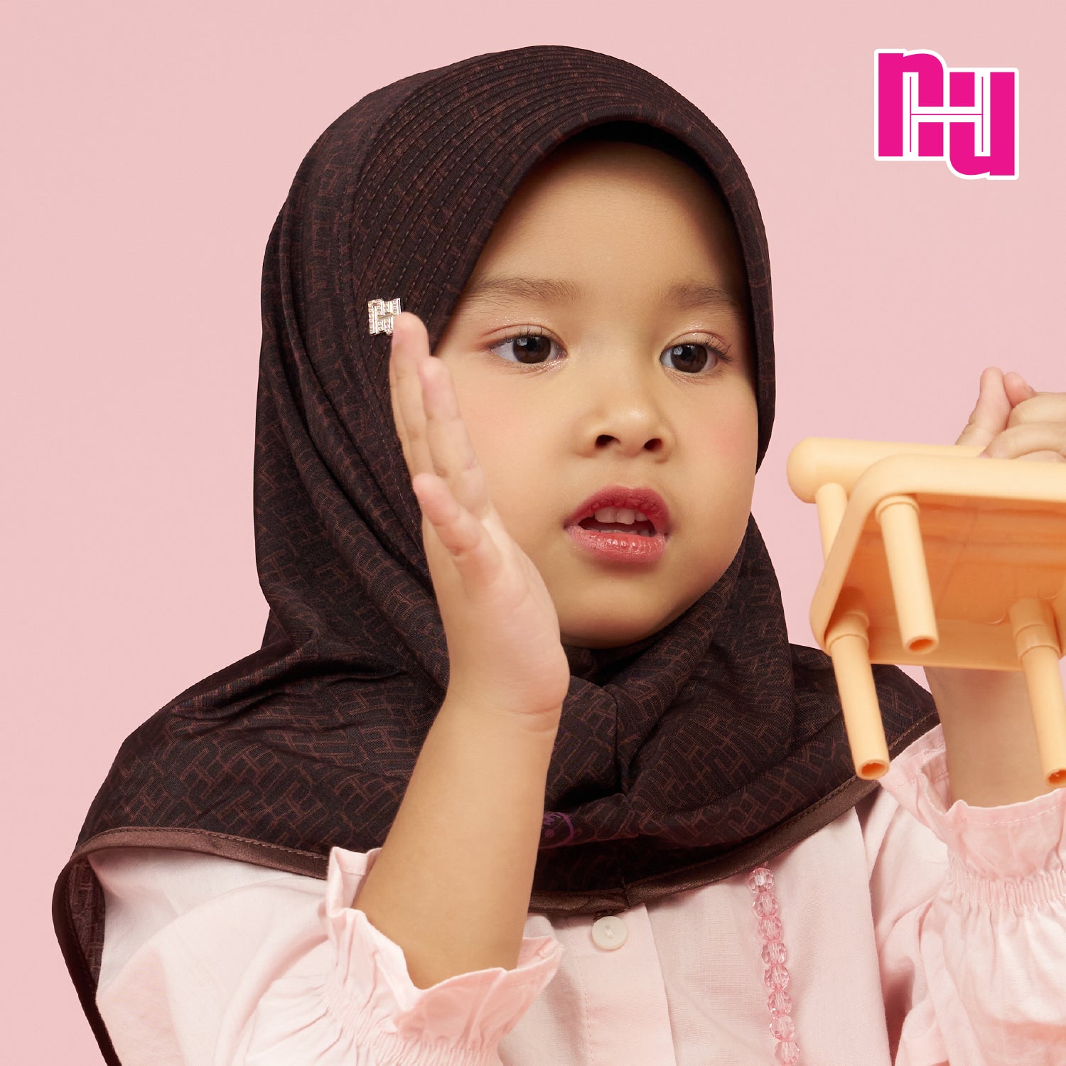 NUH MONOGRAM ECHO II ผ้าคลุมสวมสำเร็จ - แพทเทิร์นฮาตีสำหรับเด็ก