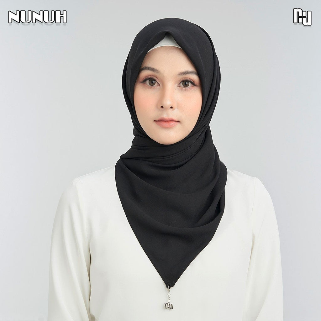 NUH NOOR Hijab Scarf for Women Muslim – ผ้าพันสีพื้นแบบสามเหลี่ยม