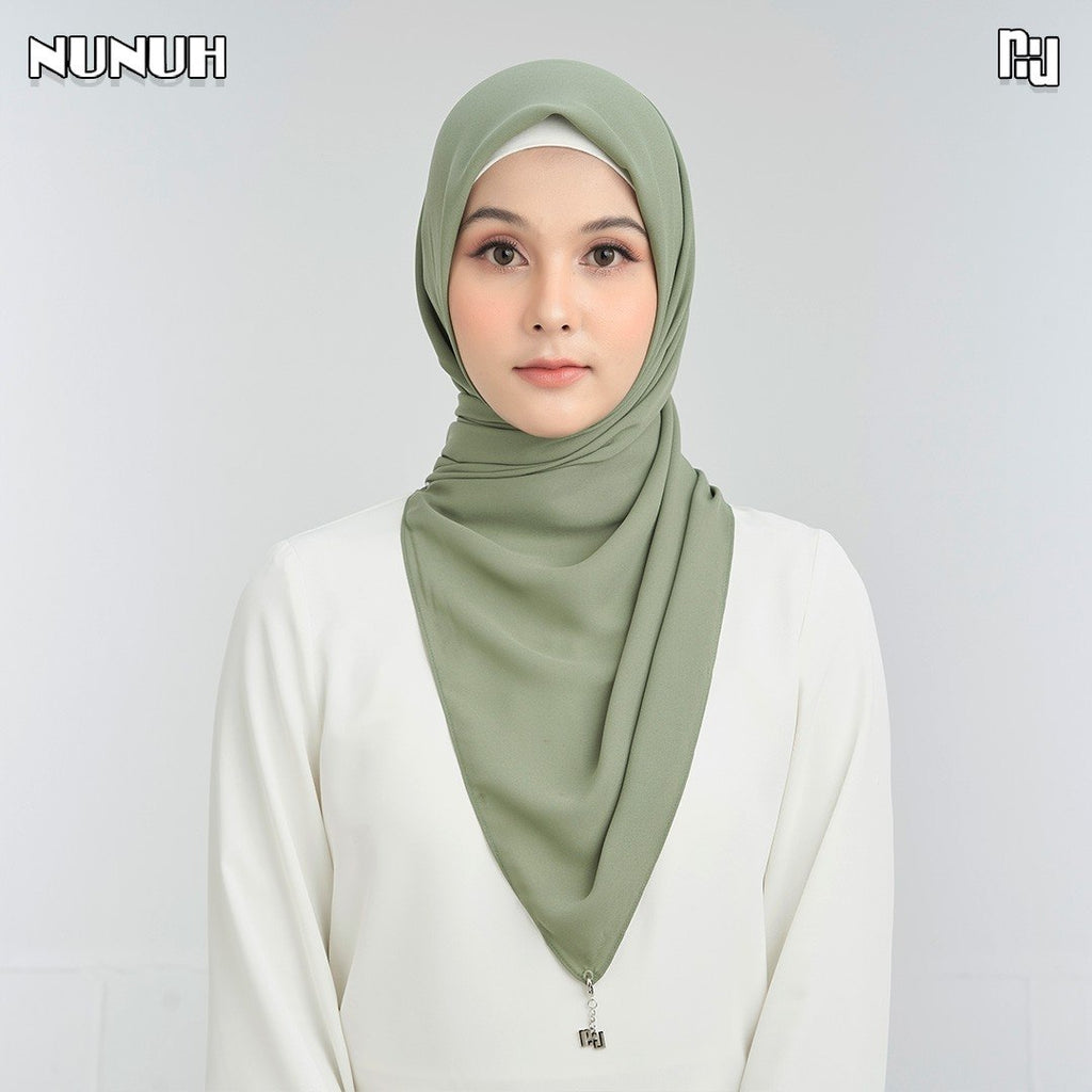 NUH NOOR Hijab Scarf for Women Muslim – ผ้าพันสีพื้นแบบสามเหลี่ยม