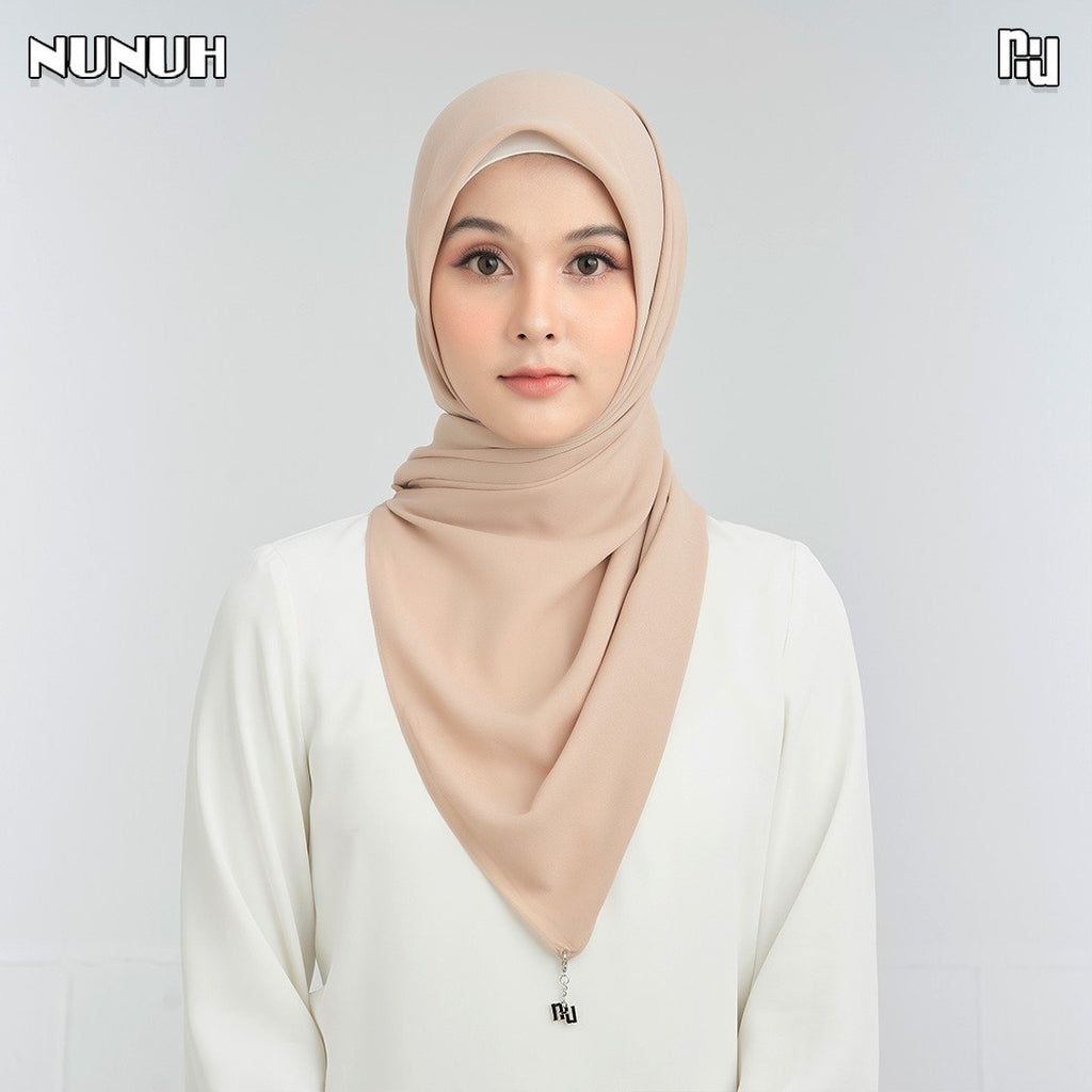 NUH NOOR Hijab Scarf for Women Muslim – ผ้าพันสีพื้นแบบสามเหลี่ยม