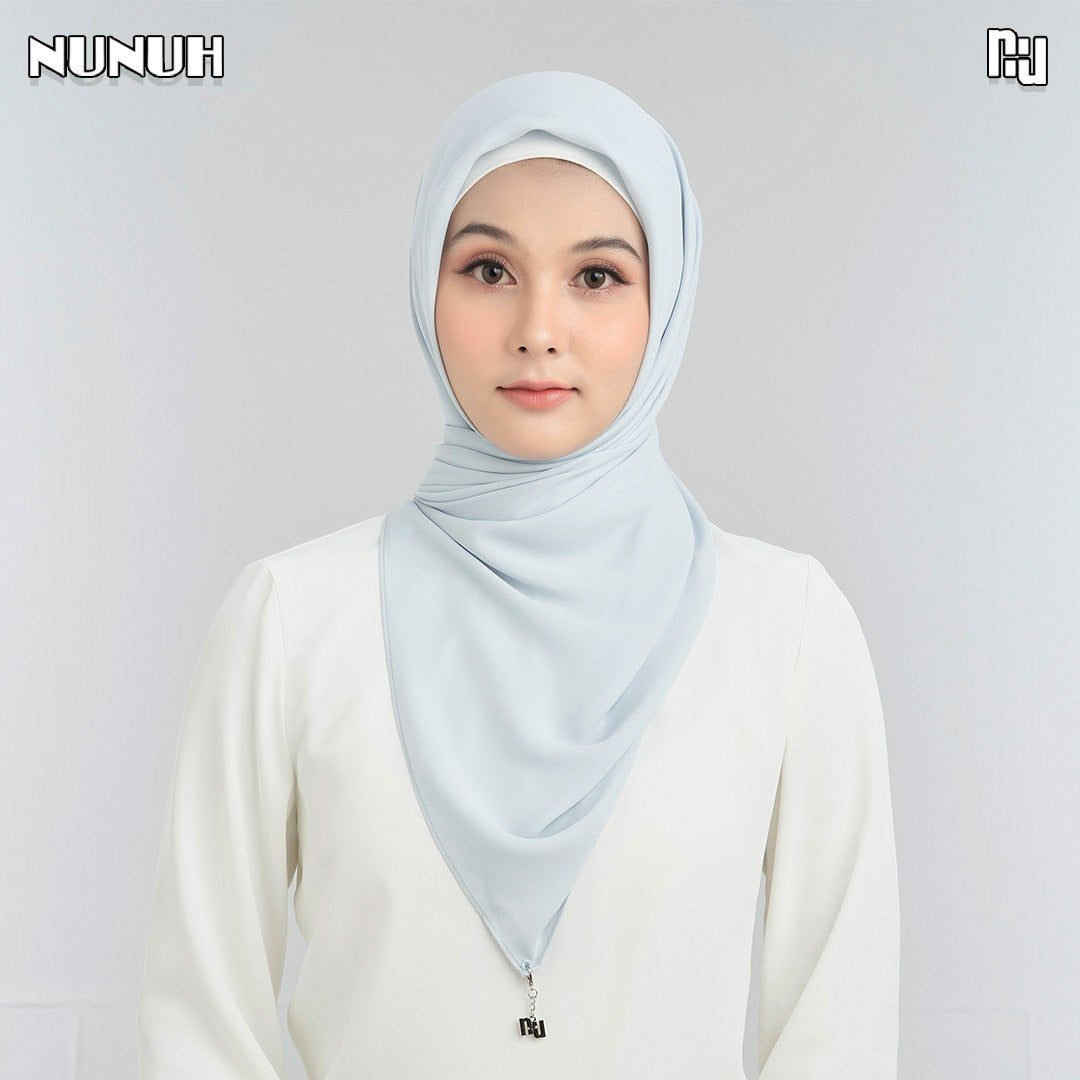 NUH NOOR Hijab Scarf for Women Muslim – ผ้าพันสีพื้นแบบสามเหลี่ยม