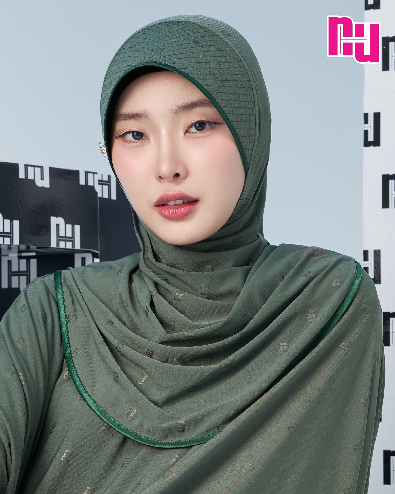 NUH BLACK Ready-to-wear hijab – Stiff, stretchy grid pattern.