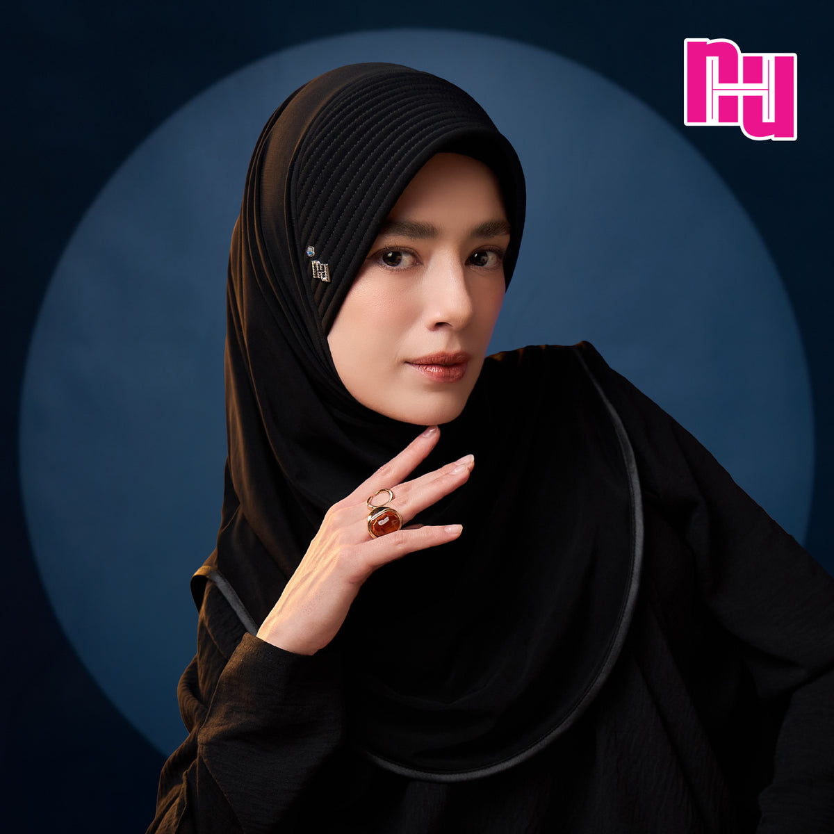 NUH CLASSIC FLOWER  (BLACK) - ผ้าคลุมสวมสำเร็จ