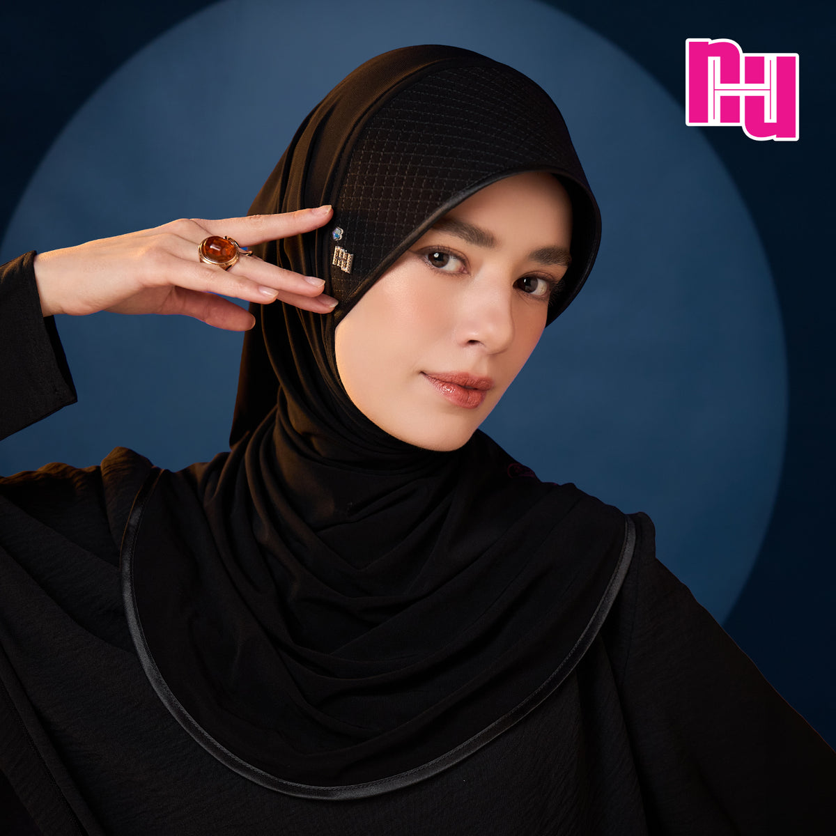 NUH CLASSIC FLOWER  (BLACK) - ผ้าคลุมสวมสำเร็จ