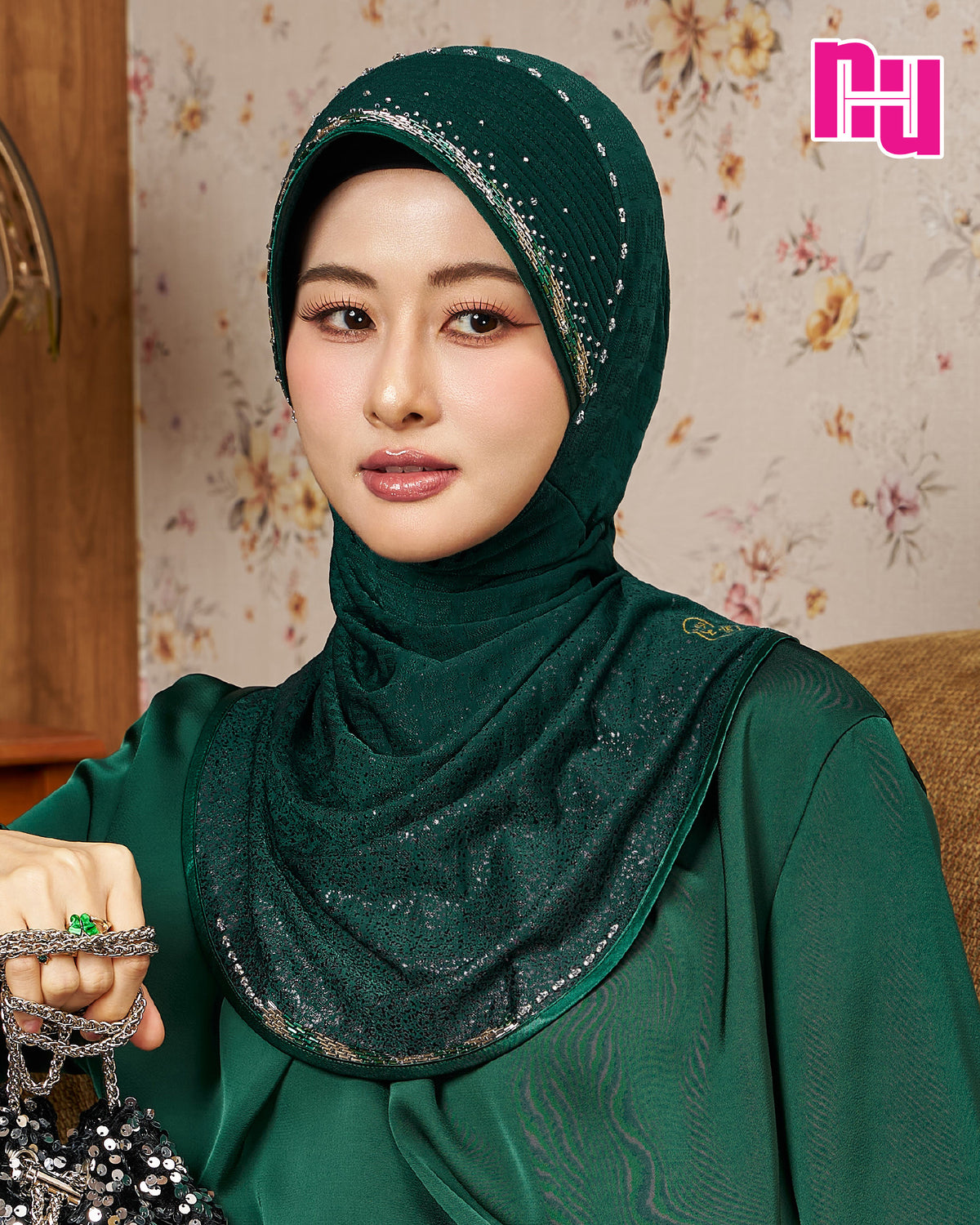 NUH GLAM ผ้าคลุมสวมสำเร็จประดับมุกคริสตัล (ปักชายล่าง) - ทรงฟองน้ำตรง (FN-T)