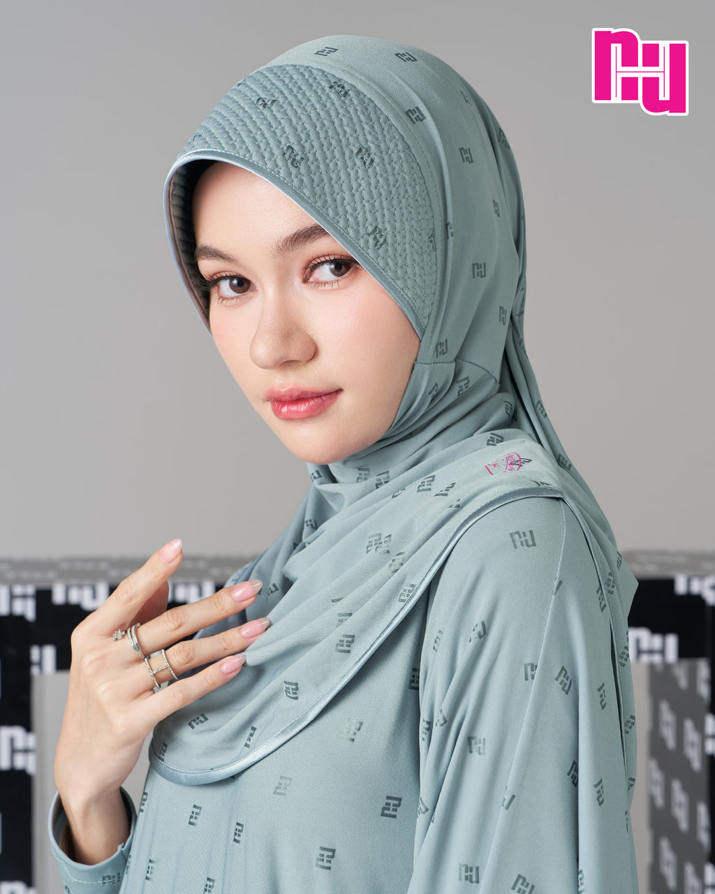 NUH BLACK ผ้าคลุมสวมสำเร็จ – ทรงฟองน้ำตาราง