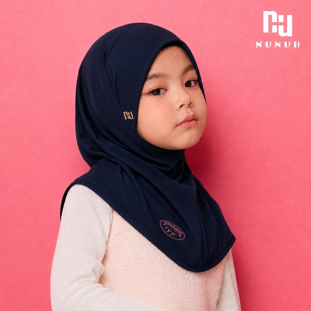 NUH HATI CLASSIC (BLACK) - ผ้าคลุมสวมสำเร็จคลาสสิคสีดำ (แพทเทิร์นฮาตีสำหรับเด็ก)
