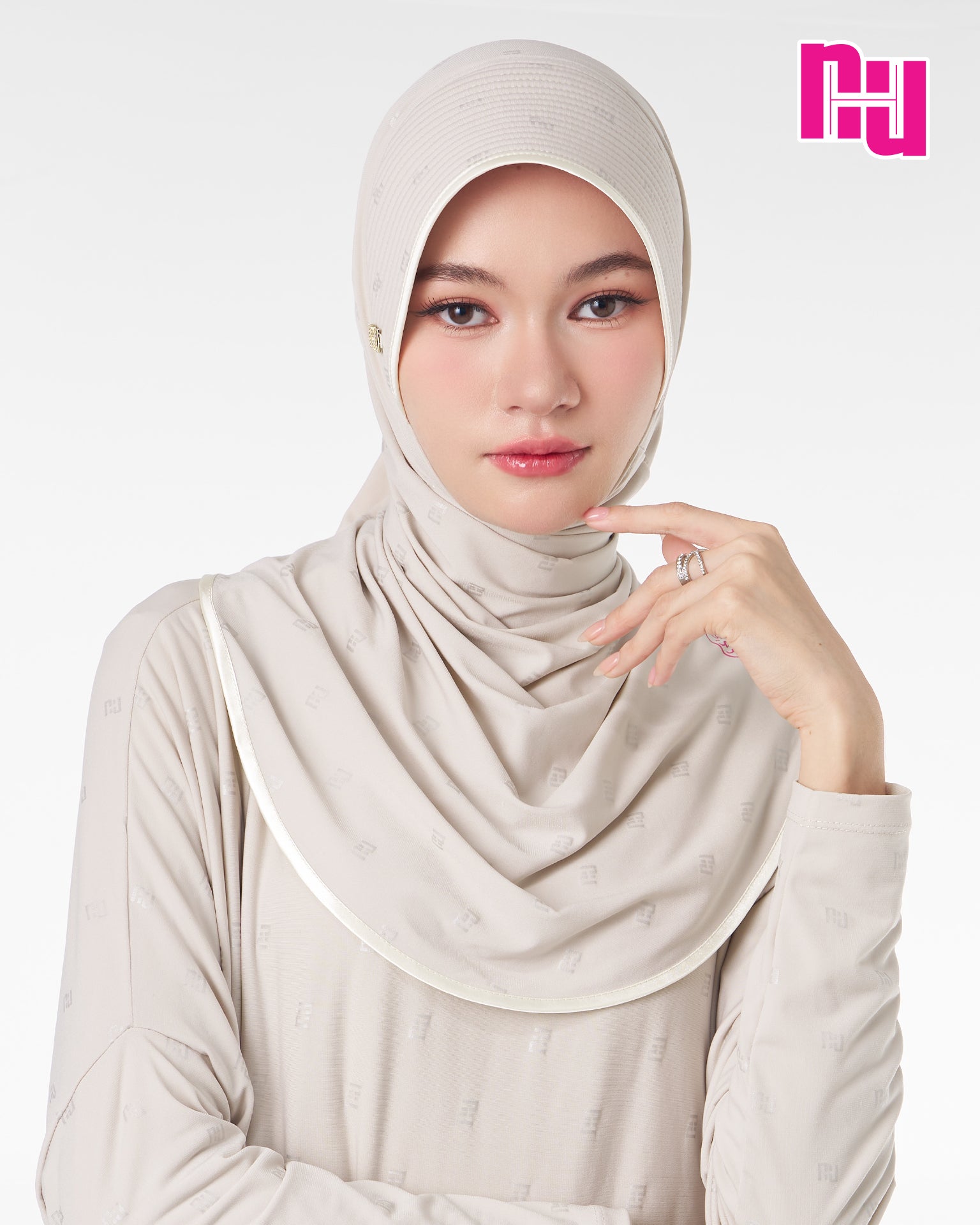 NUH BLACK Ready-to-wear hijab – Straight foam padding