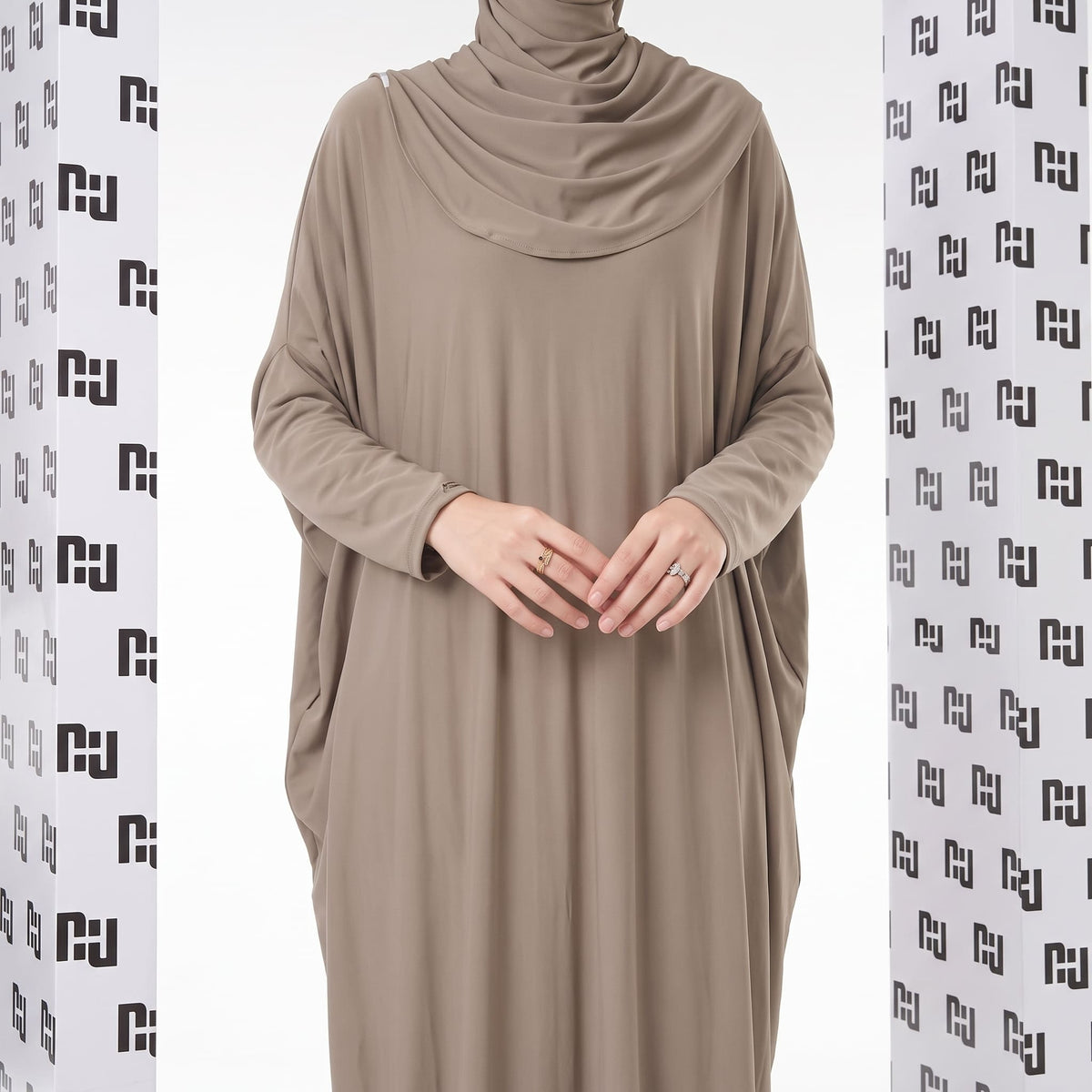 NUH CLASSIC KAFTAN DRESS - ชุดเดรสคลาสสิคทรง KAFTAN