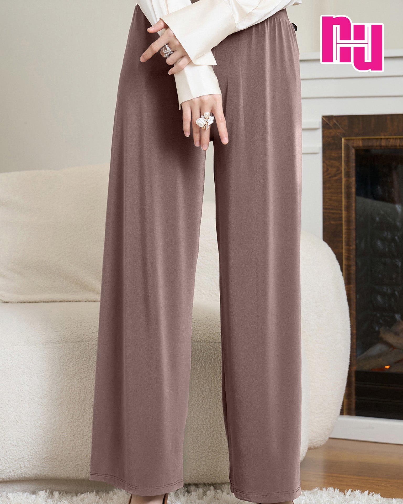 NUH CLASSIC PANT – Classic straight-leg pants.