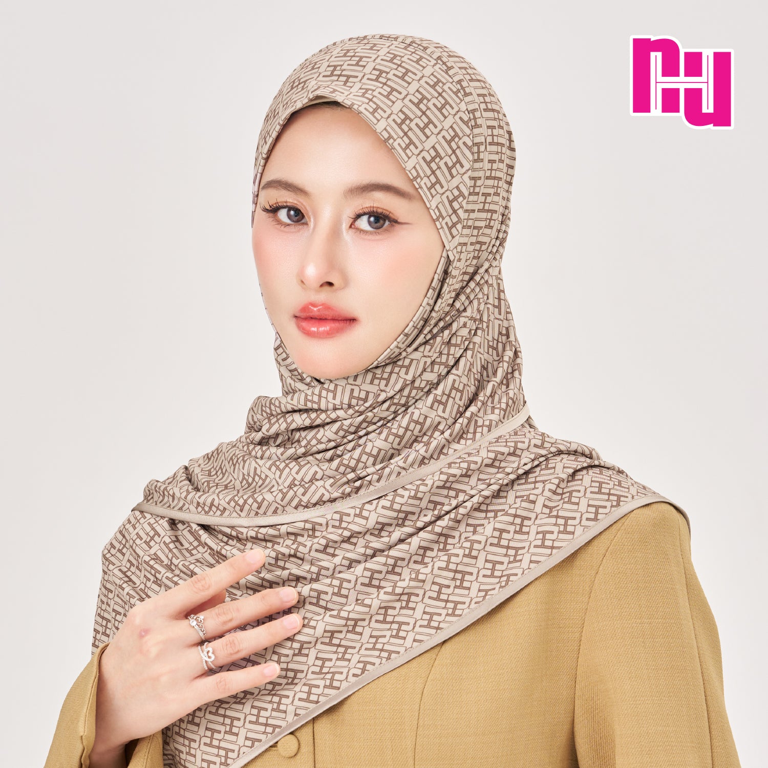 NUH MONOGRAM ECHO II ผ้าคลุมสวมสำเร็จ - แพทเทิร์นผ่าหน้า