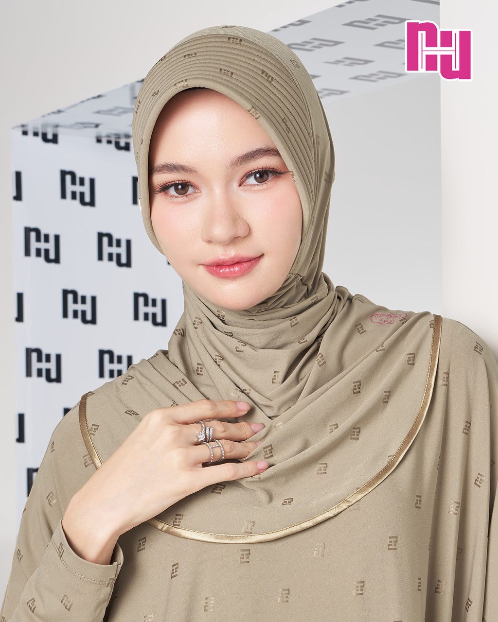NUH BLACK Ready-to-wear hijab – Regular foam padding