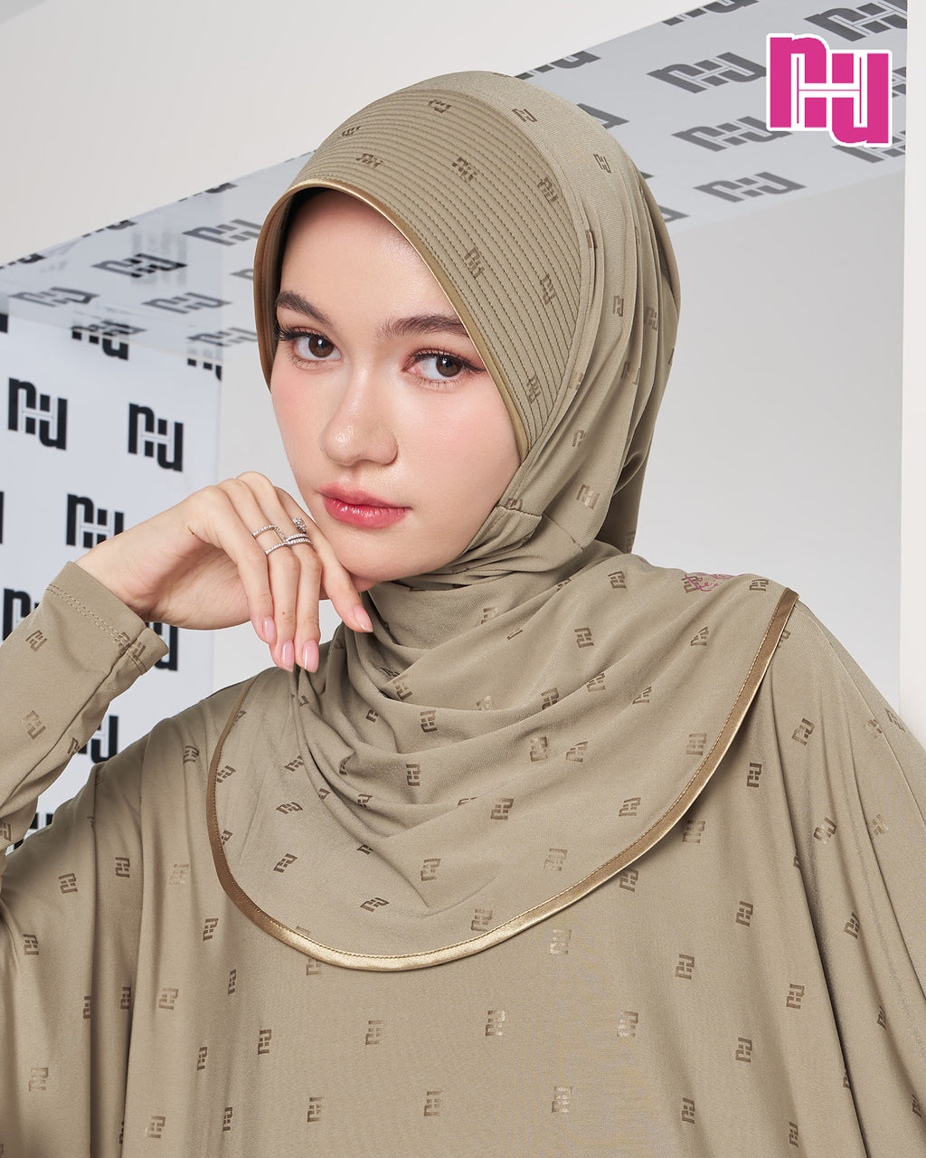 NUH BLACK ผ้าคลุมสวมสำเร็จ – ทรงฟองน้ำตรง