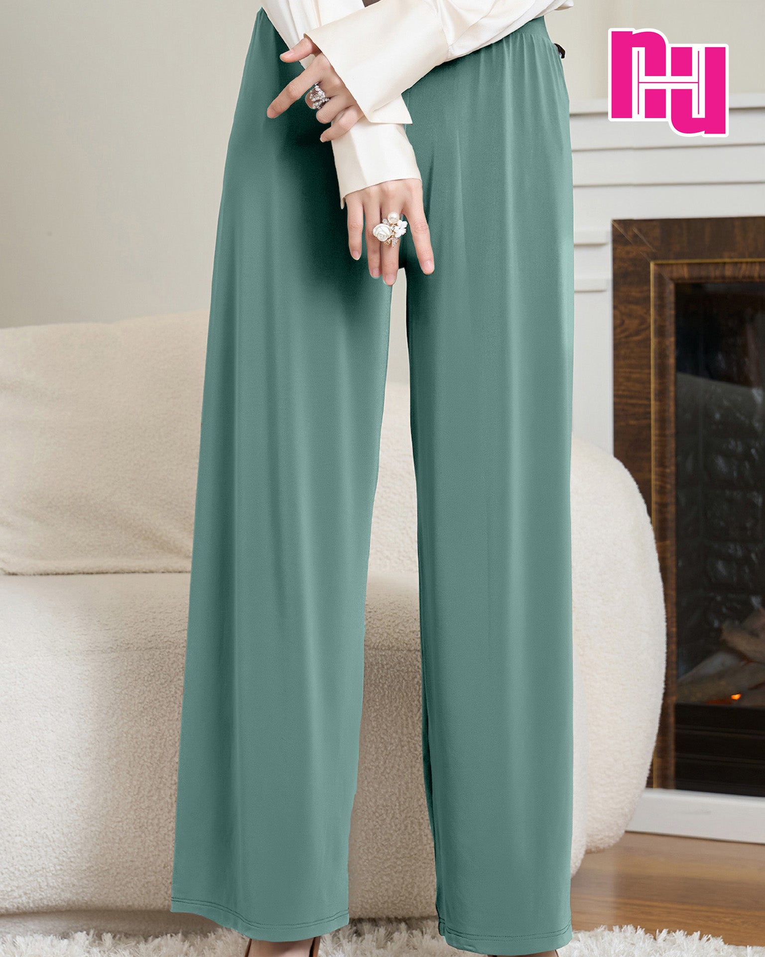 NUH CLASSIC PANT – Classic straight-leg pants.