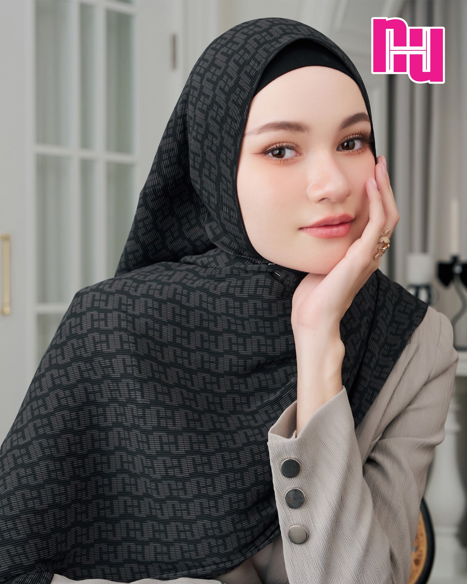 NUH MONOGRAM PLEATED Long Hijab Scarf for Women Muslim - ผ้าพันอัดพลีทแบบยาว