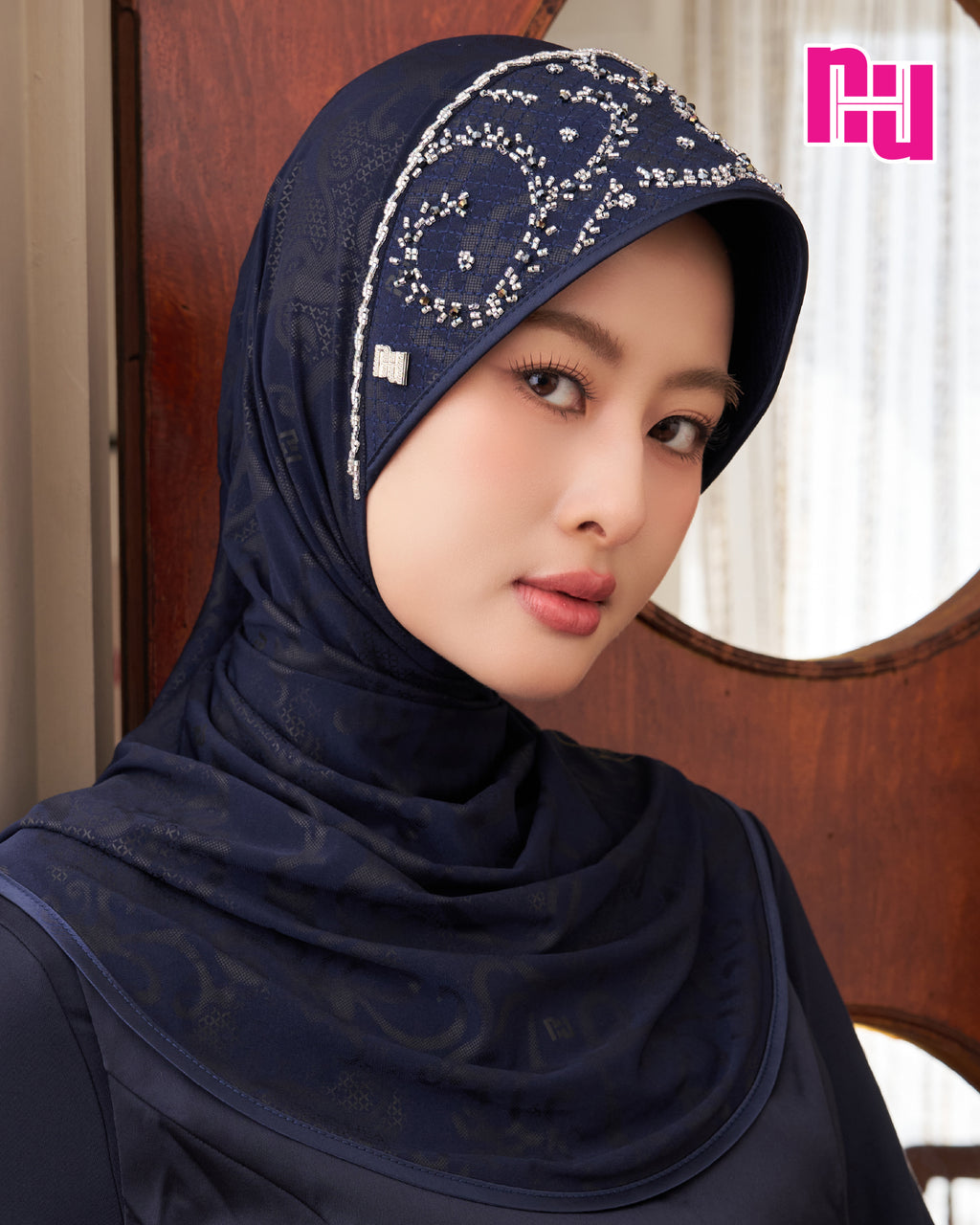 NUH ORNATE FLOW  CRYSTAL- ผ้าคลุมสวมสำเร็จประดับมุกคริสตัล