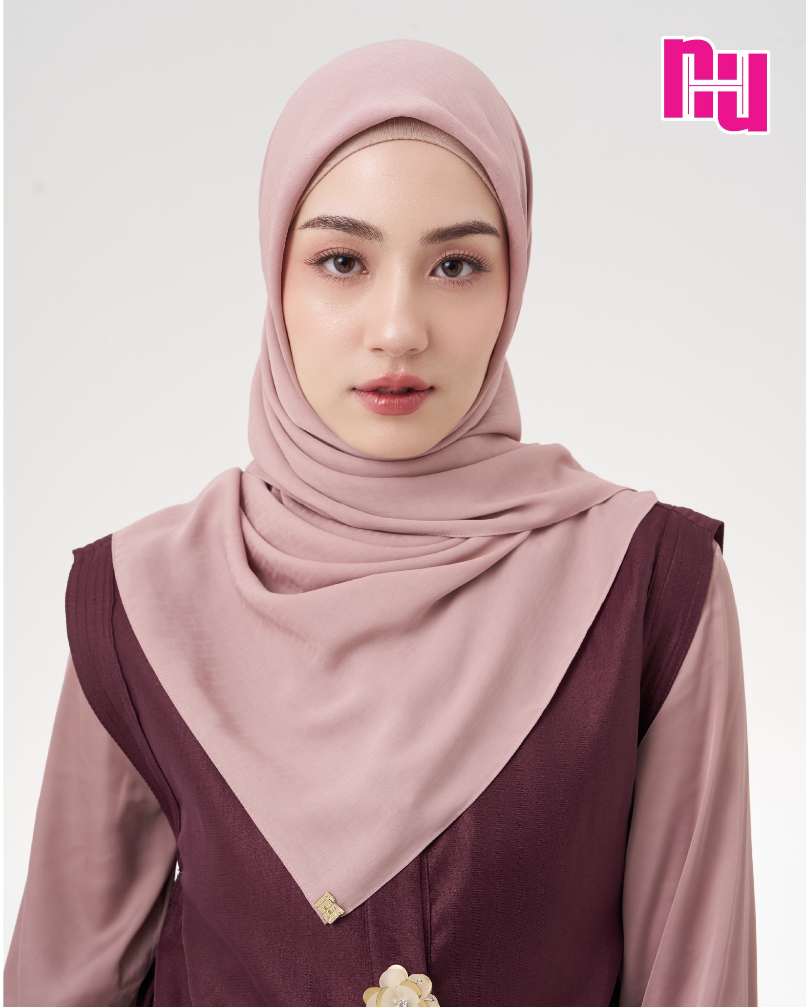 NUH MONOGRAM NOOR Square Hijab Scarf for Women Muslim - ผ้าพันแบบสามเหลี่ยม