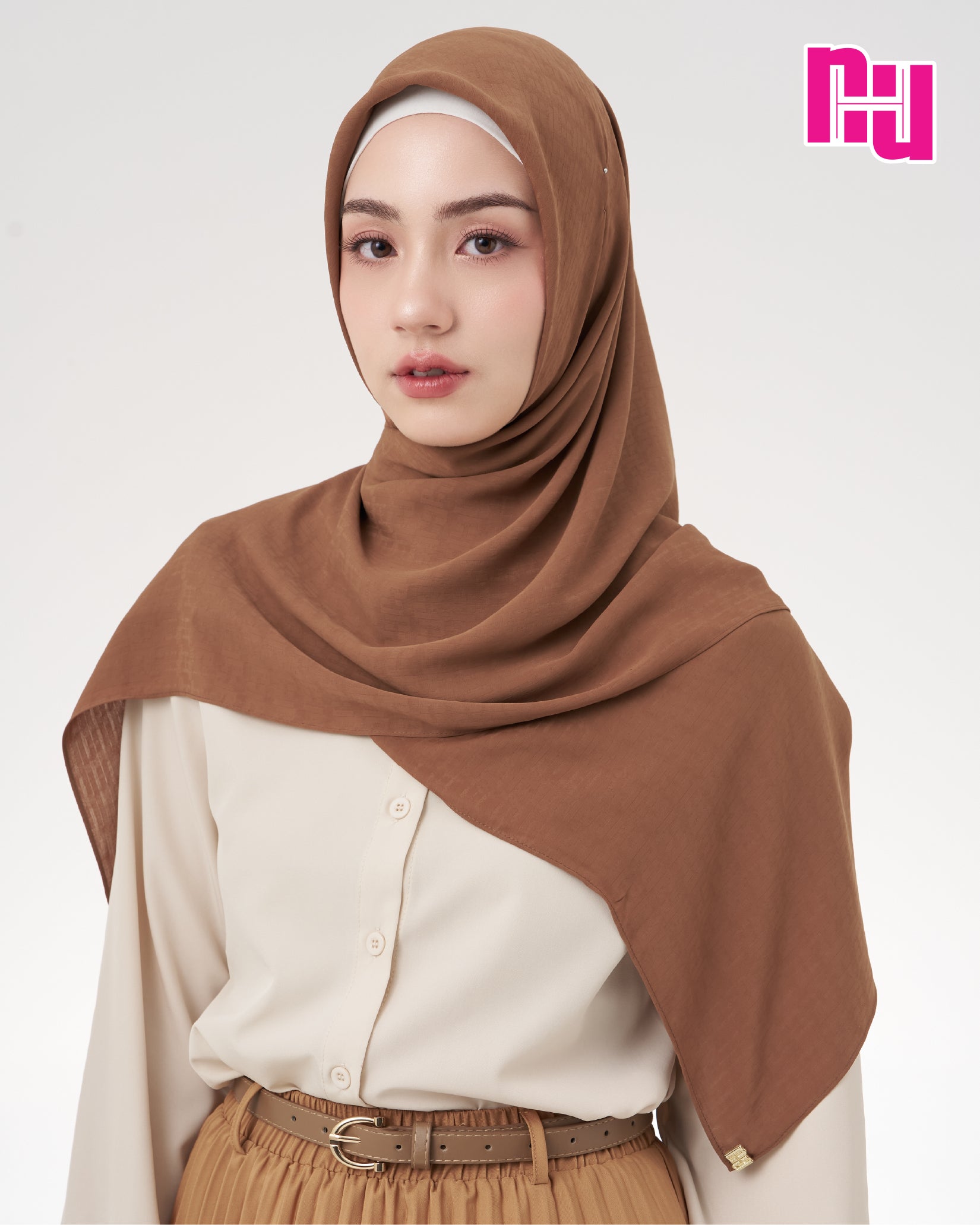 NUH MONOGRAM NOOR Square Hijab Scarf for Women Muslim - ผ้าพันแบบสามเหลี่ยม