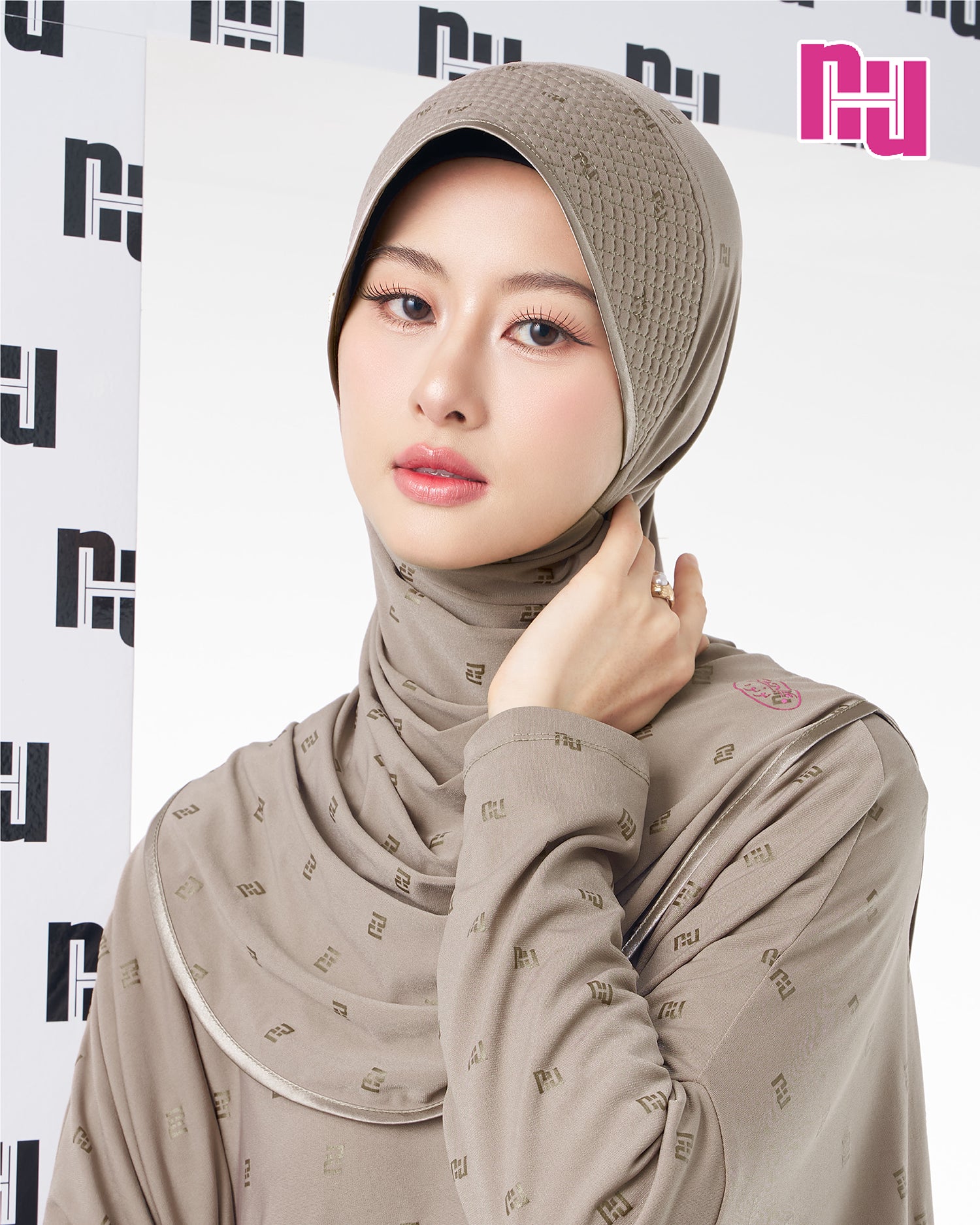 NUH BLACK Ready-to-wear hijab – Grid foam design