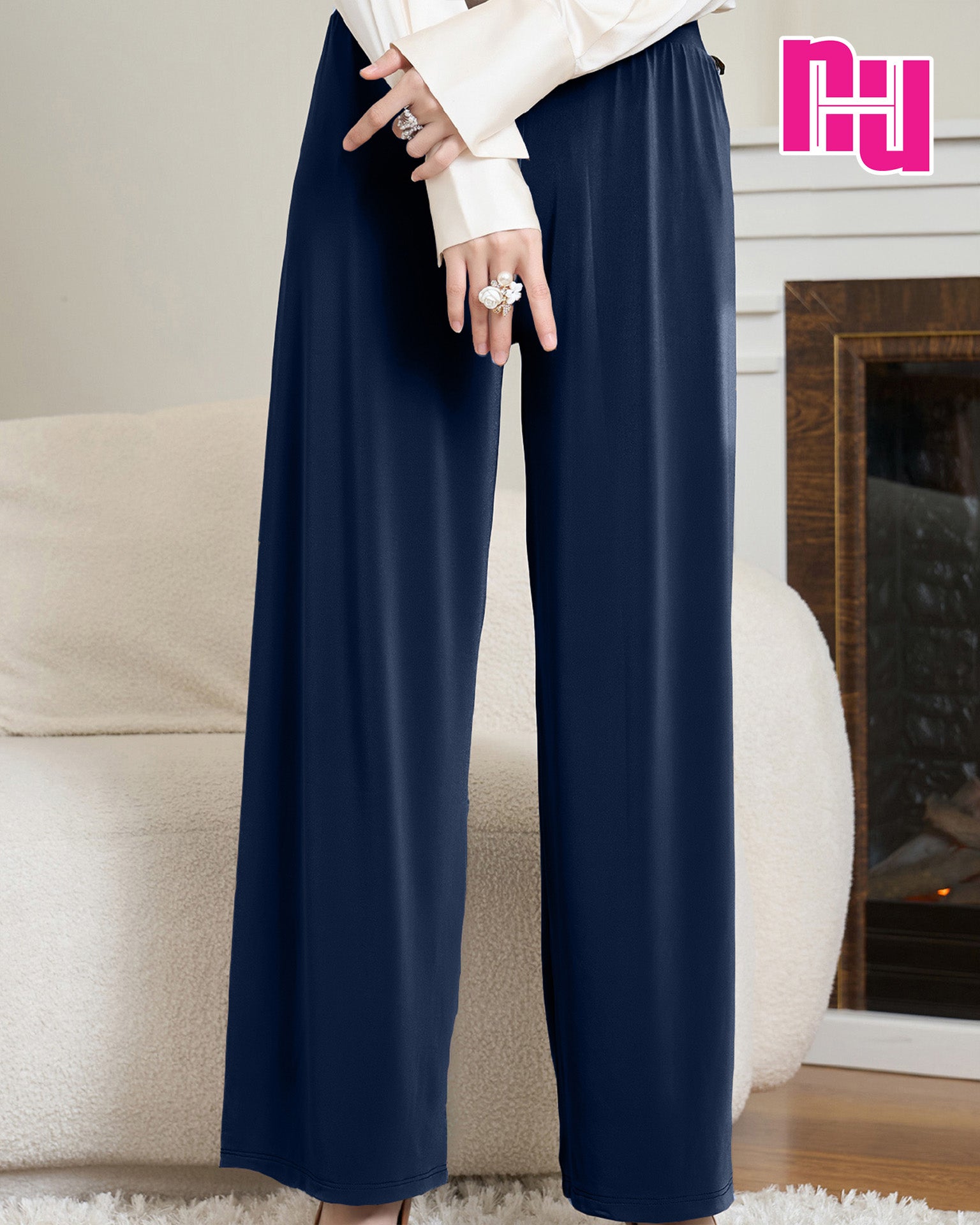NUH CLASSIC PANT – Classic straight-leg pants.
