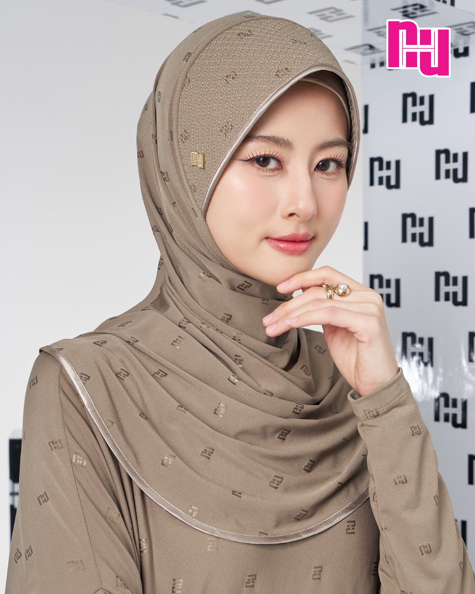 NUH BLACK Ready-to-wear hijab – Grid foam design