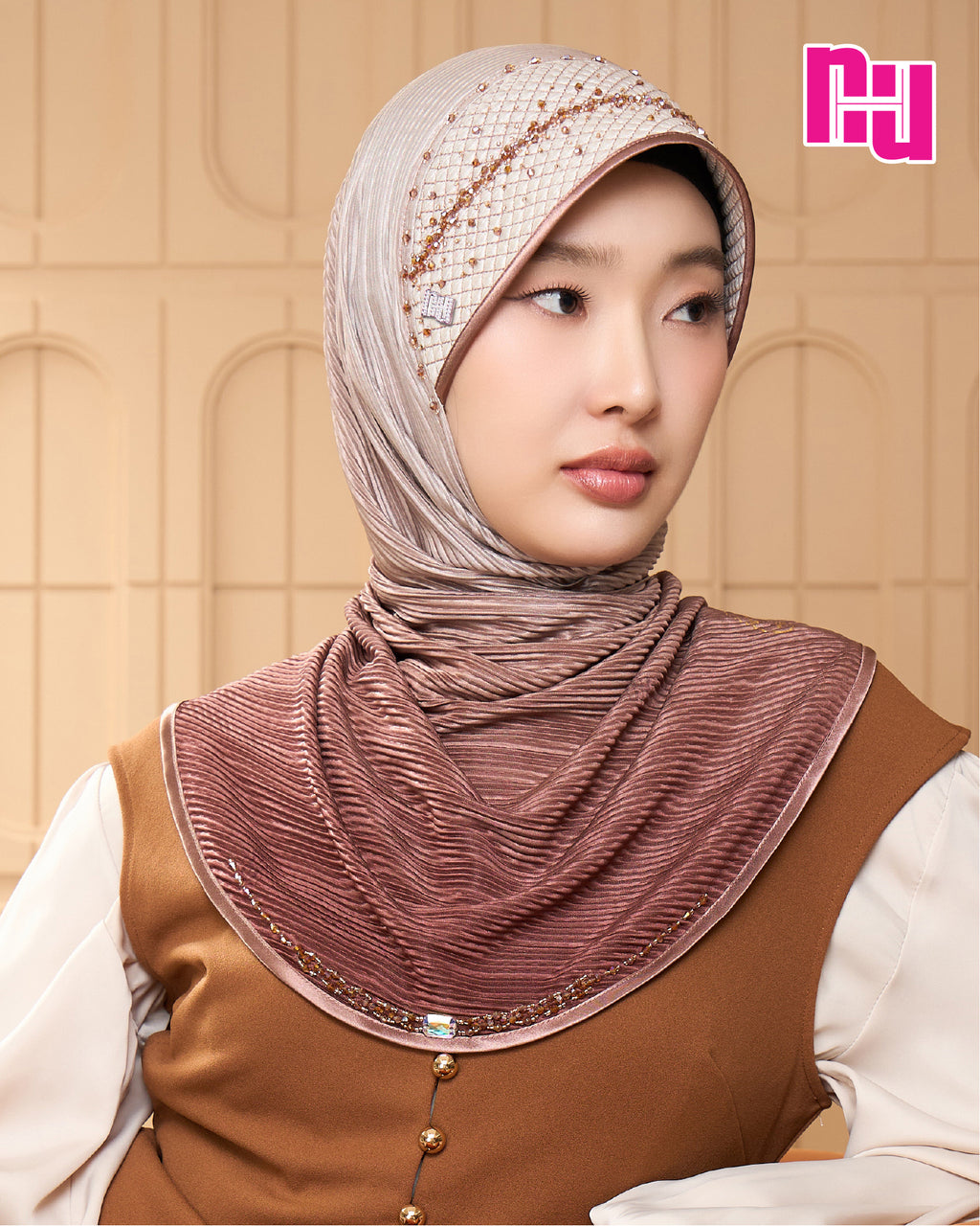 NUH LOVE CHAIN FOILED PLEATED OMBRE ผ้าคลุมสวมสำเร็จประดับมุกคริสตัล - ทรงฟองน้ำตาราง