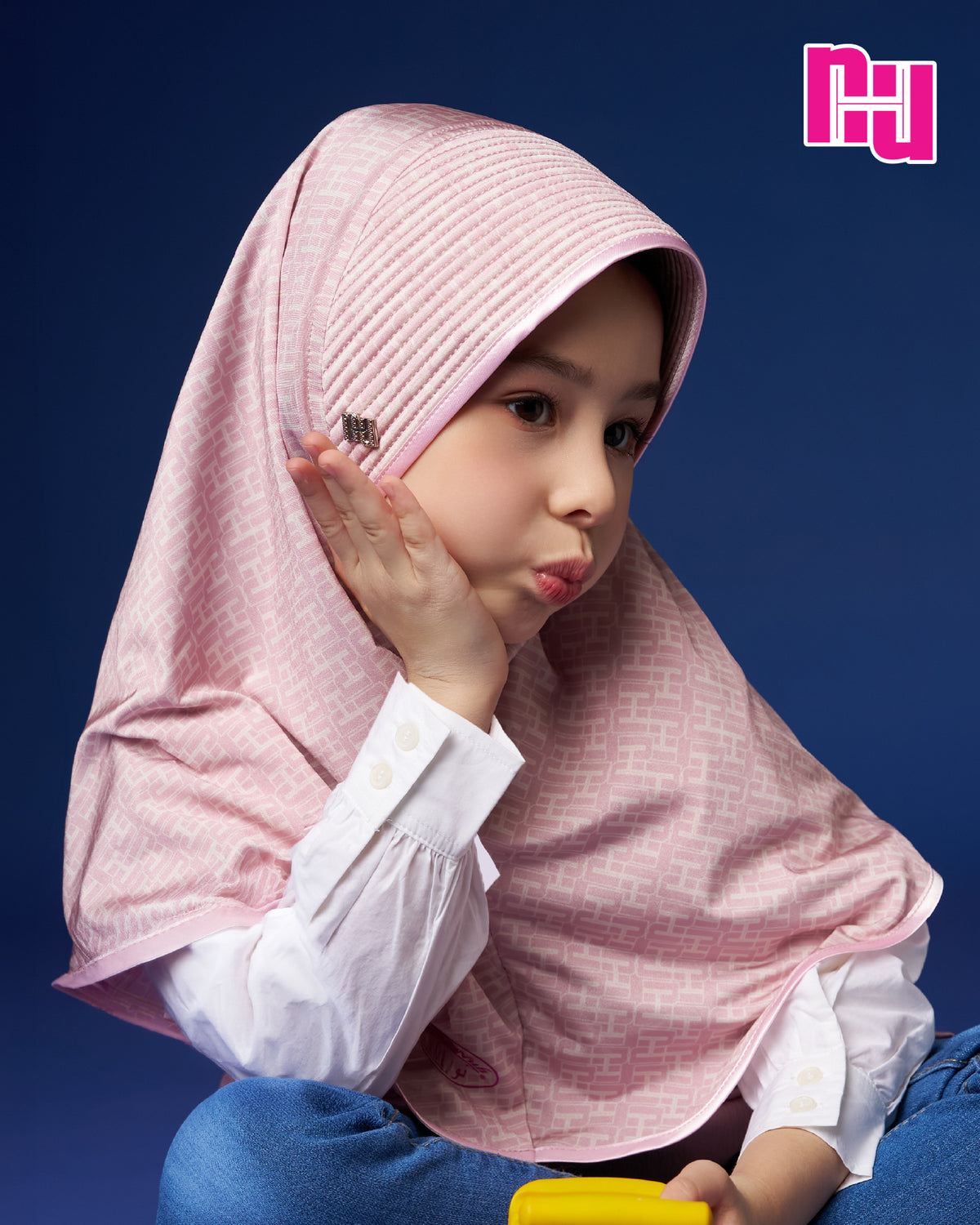 NUH MONOGRAM ECHO II ผ้าคลุมสวมสำเร็จ - แพทเทิร์นฮาตีสำหรับเด็ก