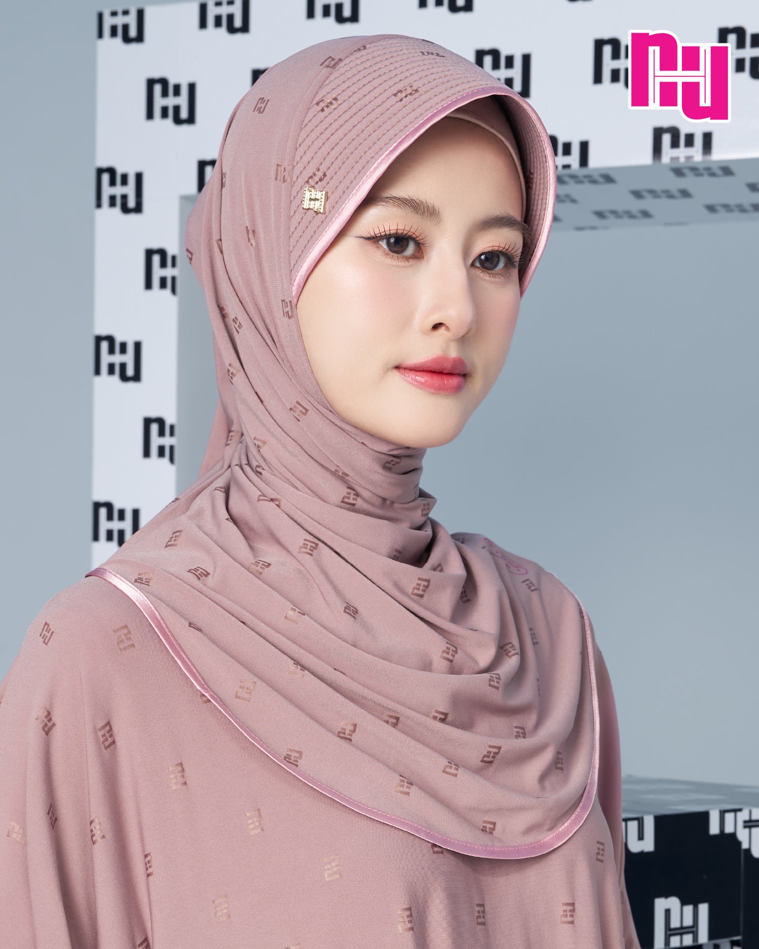 NUH BLACK Ready-to-wear hijab – Straight foam padding