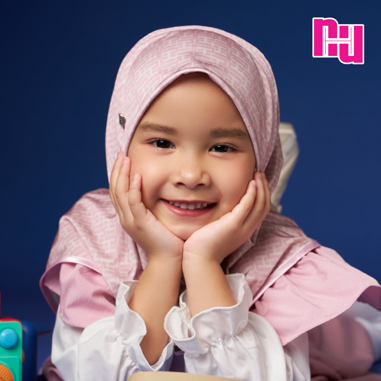 NUH MONOGRAM ECHO II ผ้าคลุมสวมสำเร็จ - แพทเทิร์นฮาตีสำหรับเด็ก