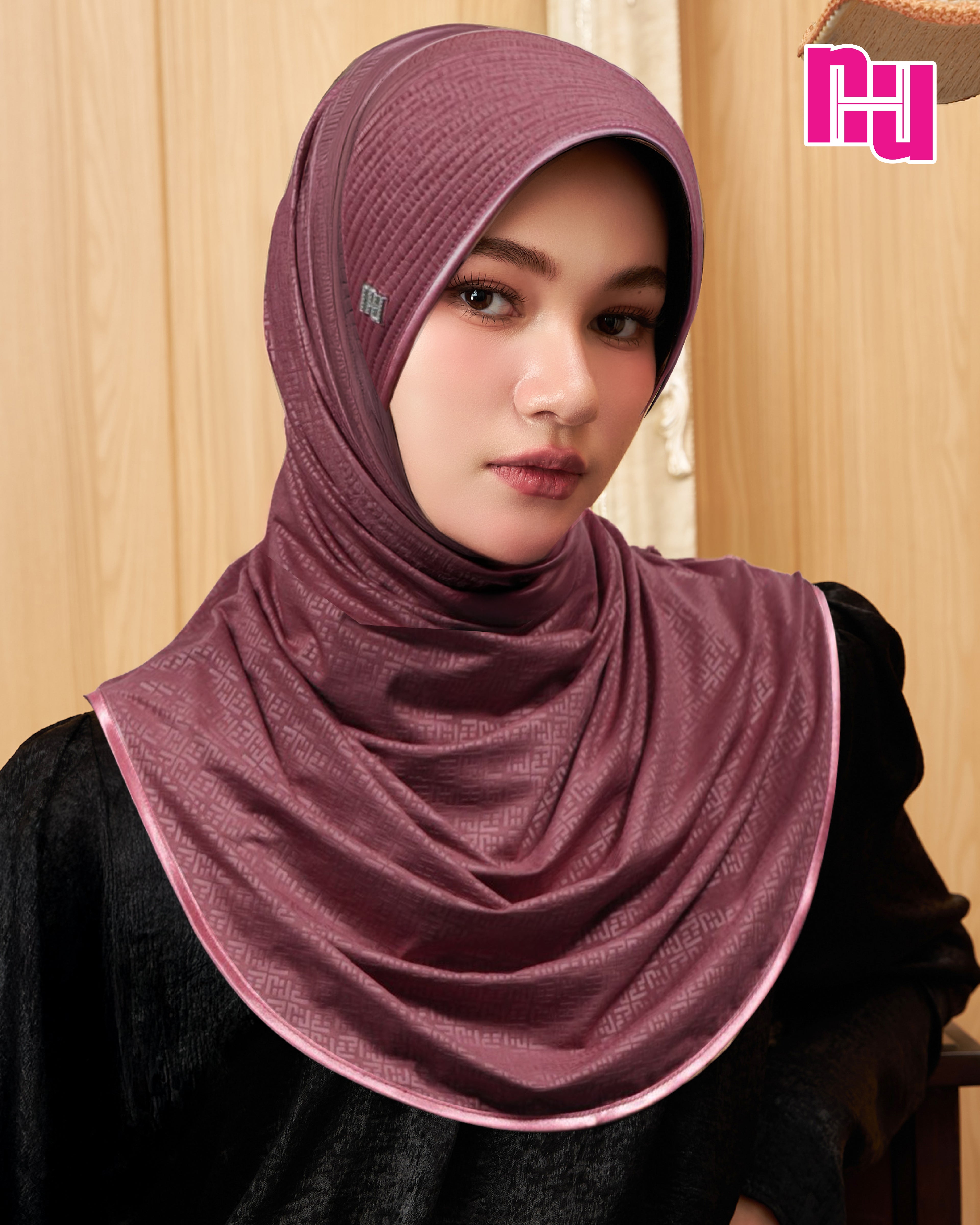 NUH MONOGRAM II ผ้าคลุมสวมสำเร็จ - ทรงฟองน้ำตรง