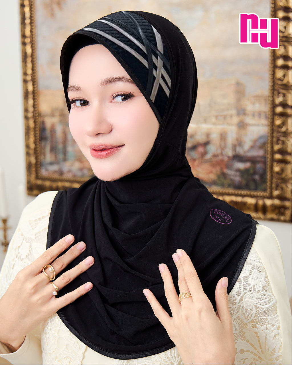 NUH CLASSIC (BLACK) - Classic ready-made hijab in black.