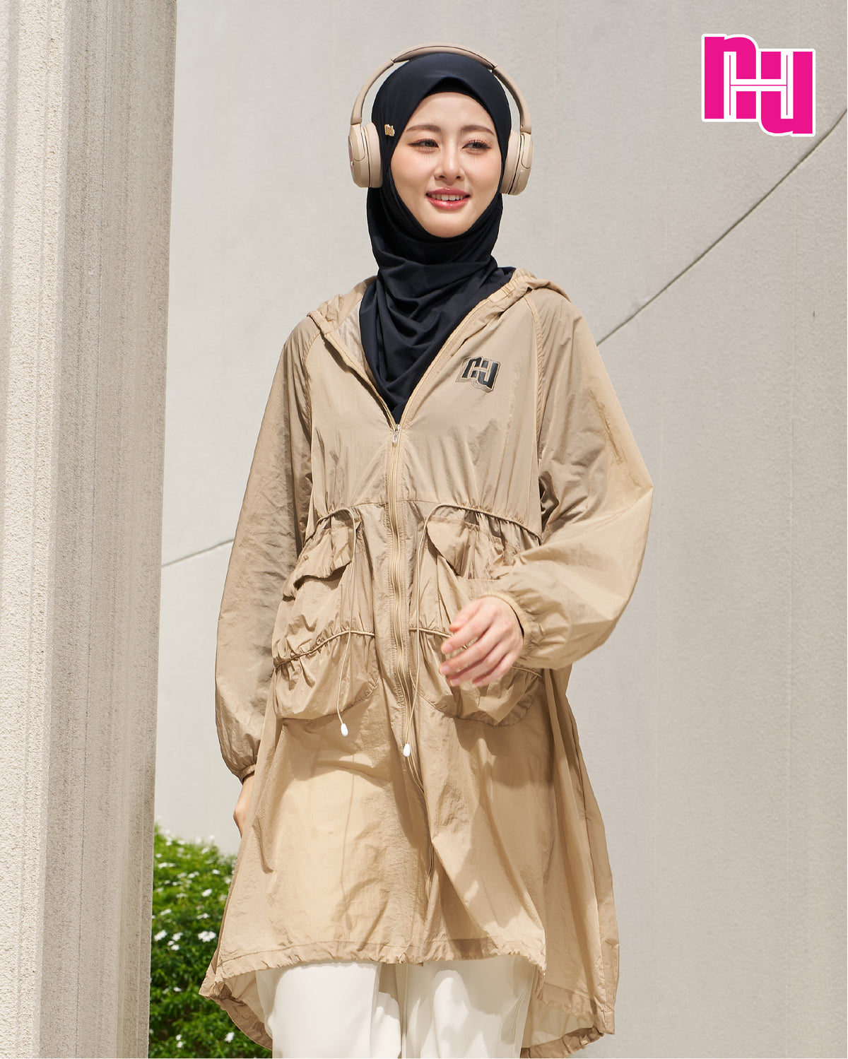 NUH SPORTSWEAR HOODED THIN JACKET - Lightweight windbreaker jacket for exercise.