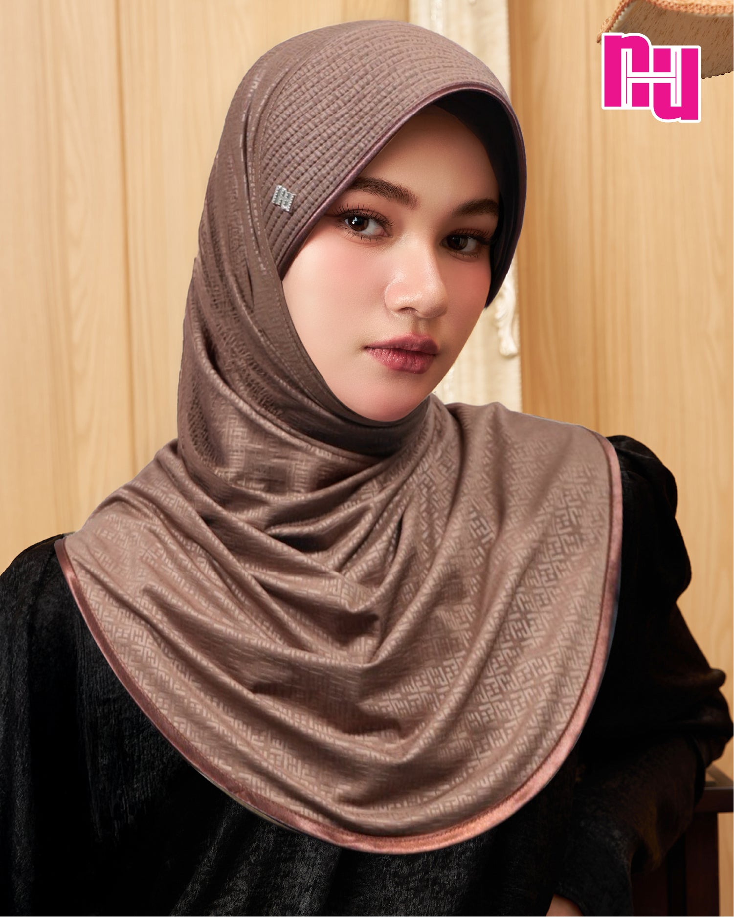 NUH MONOGRAM II ผ้าคลุมสวมสำเร็จ - ทรงฟองน้ำตรง
