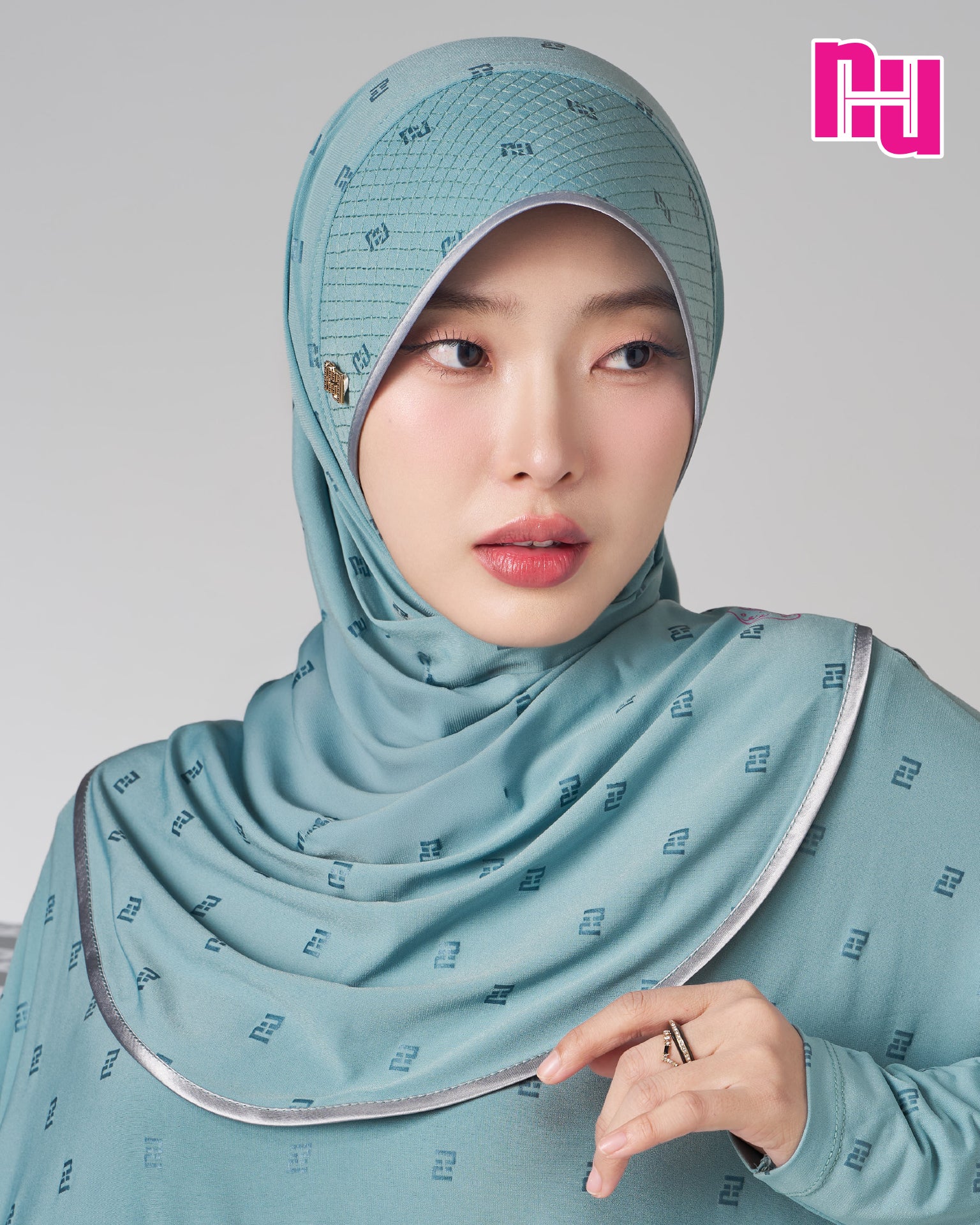 NUH BLACK Ready-to-wear hijab – Stiff, stretchy grid pattern.